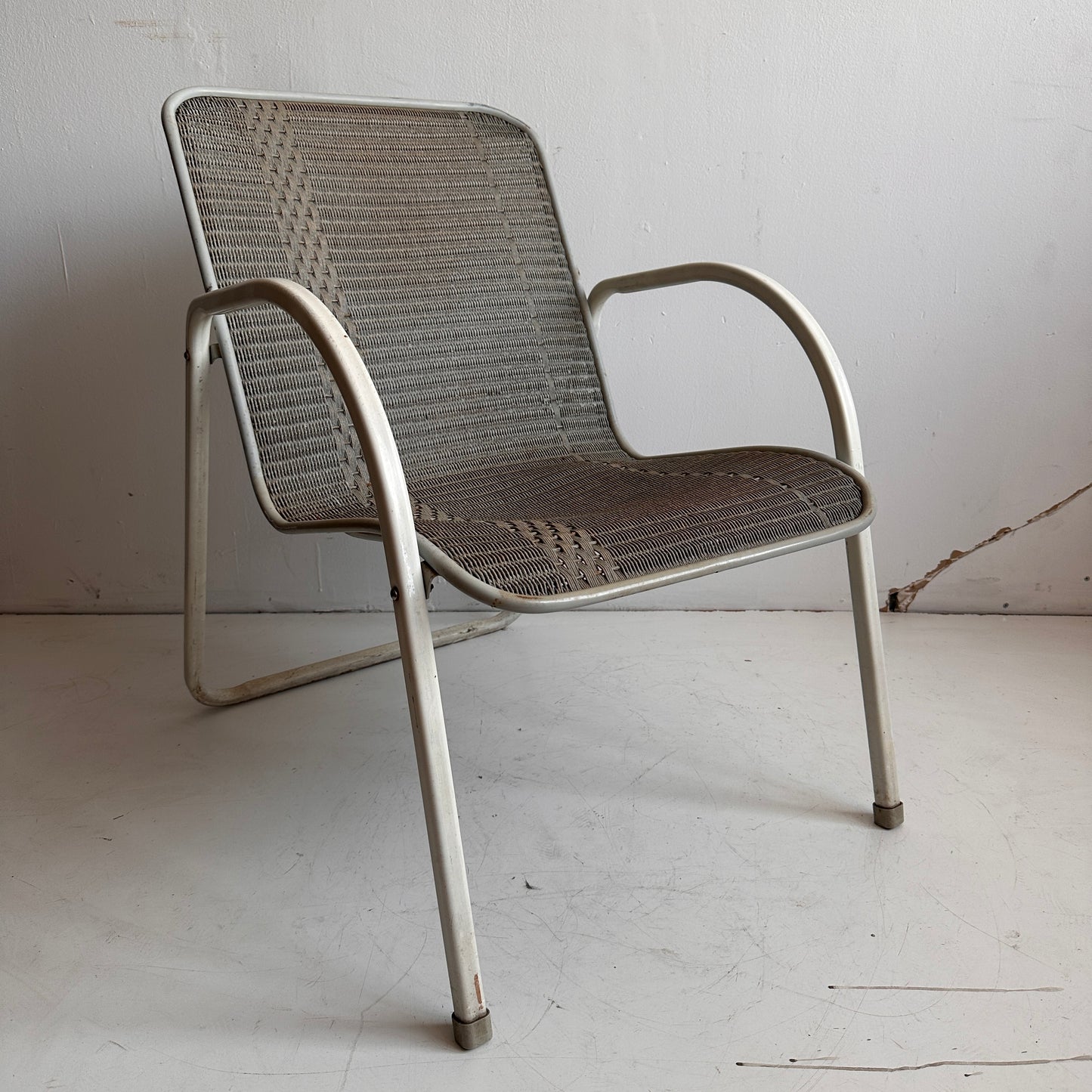 CH039 WICKER LLOYD WHITE FRAMED DECK CHAIRS