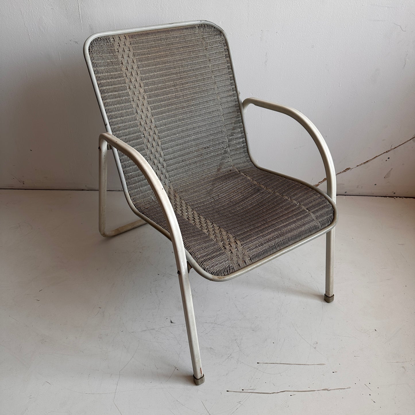 CH039 WICKER LLOYD WHITE FRAMED DECK CHAIRS