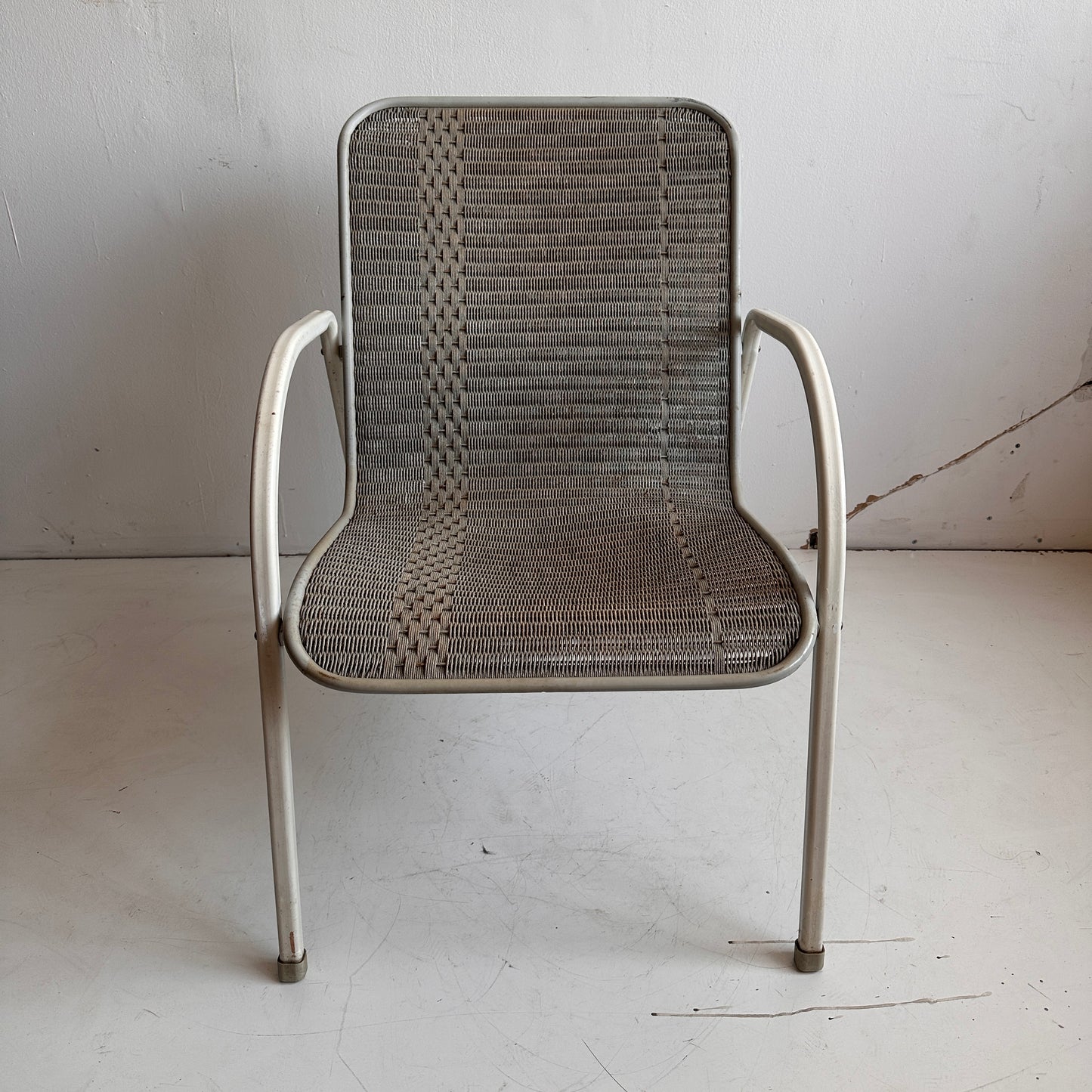 CH039 WICKER LLOYD WHITE FRAMED DECK CHAIRS