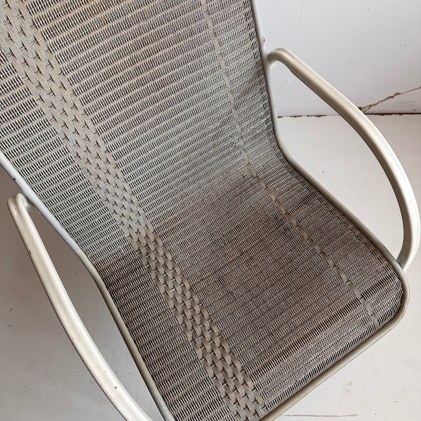 CH039 WICKER LLOYD WHITE FRAMED DECK CHAIRS