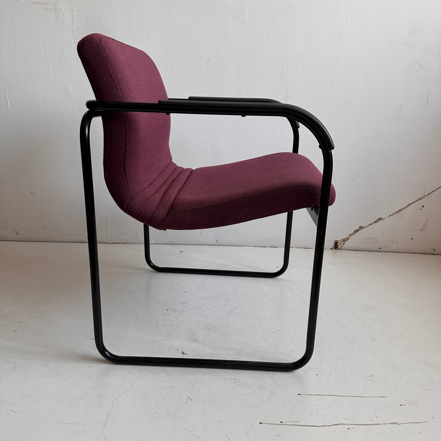 CH040 PURPLE FABRIC & BLACK FRAME OFFICE CHAIR