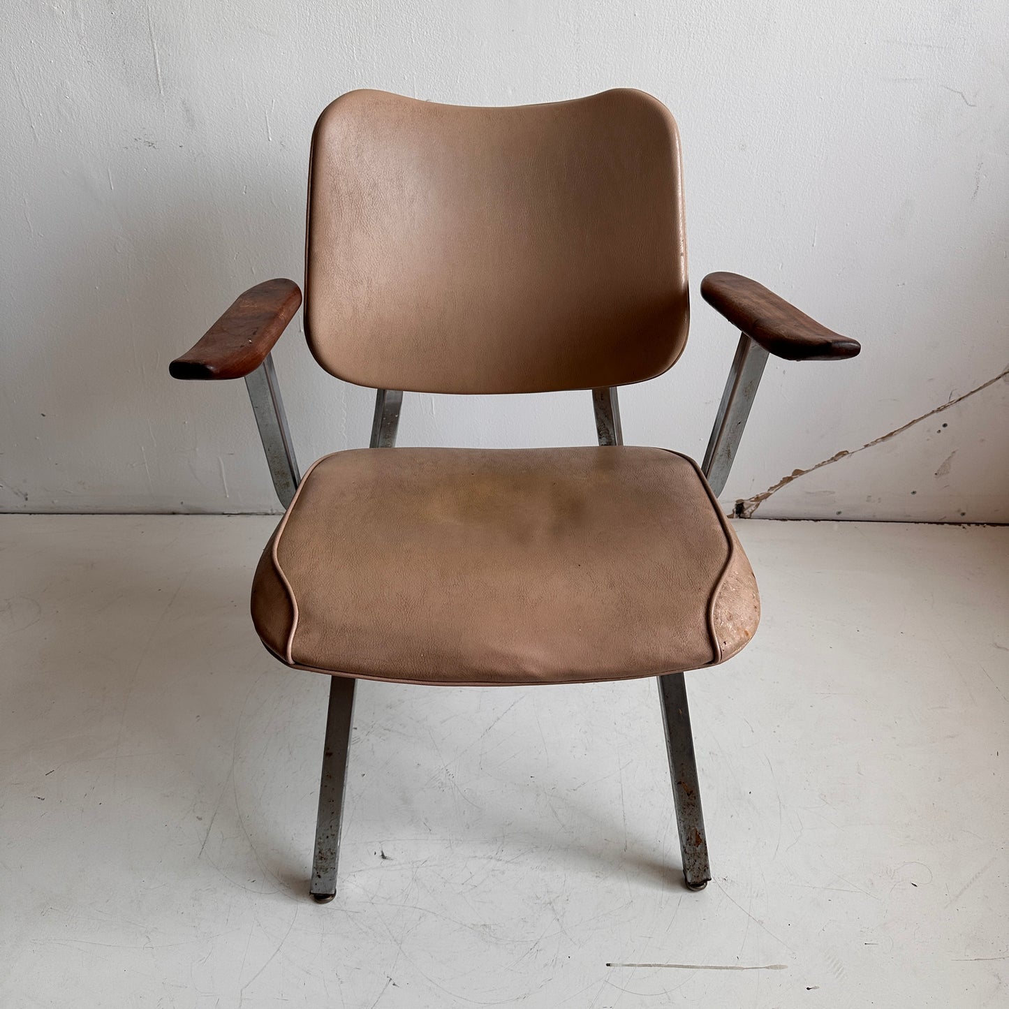 CH041 DISTRESSED 1960'S STREAMLINE ROYAL ARMCHAIR
