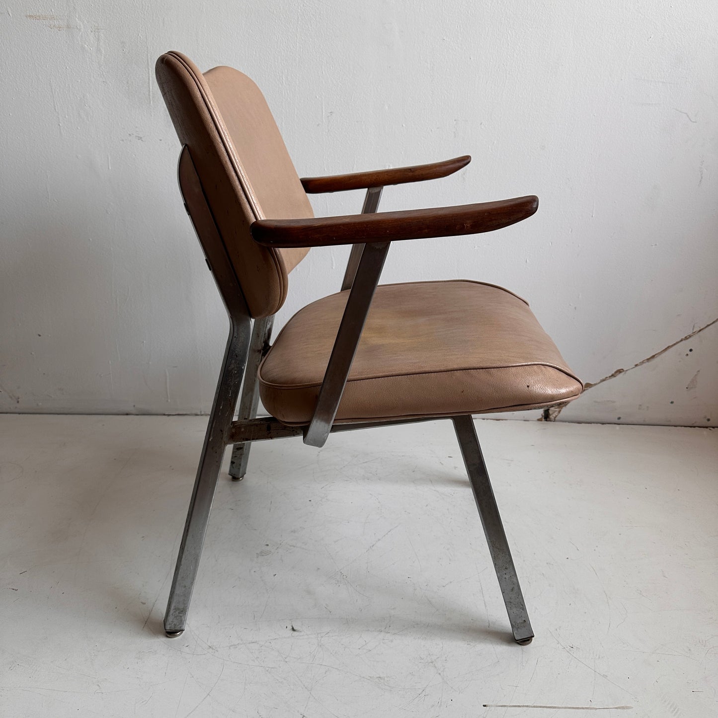 CH041 DISTRESSED 1960'S STREAMLINE ROYAL ARMCHAIR