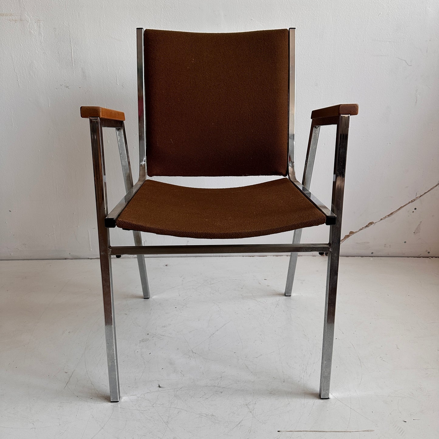 CH043 BROWN AND CHROME OFFICE CHAIR