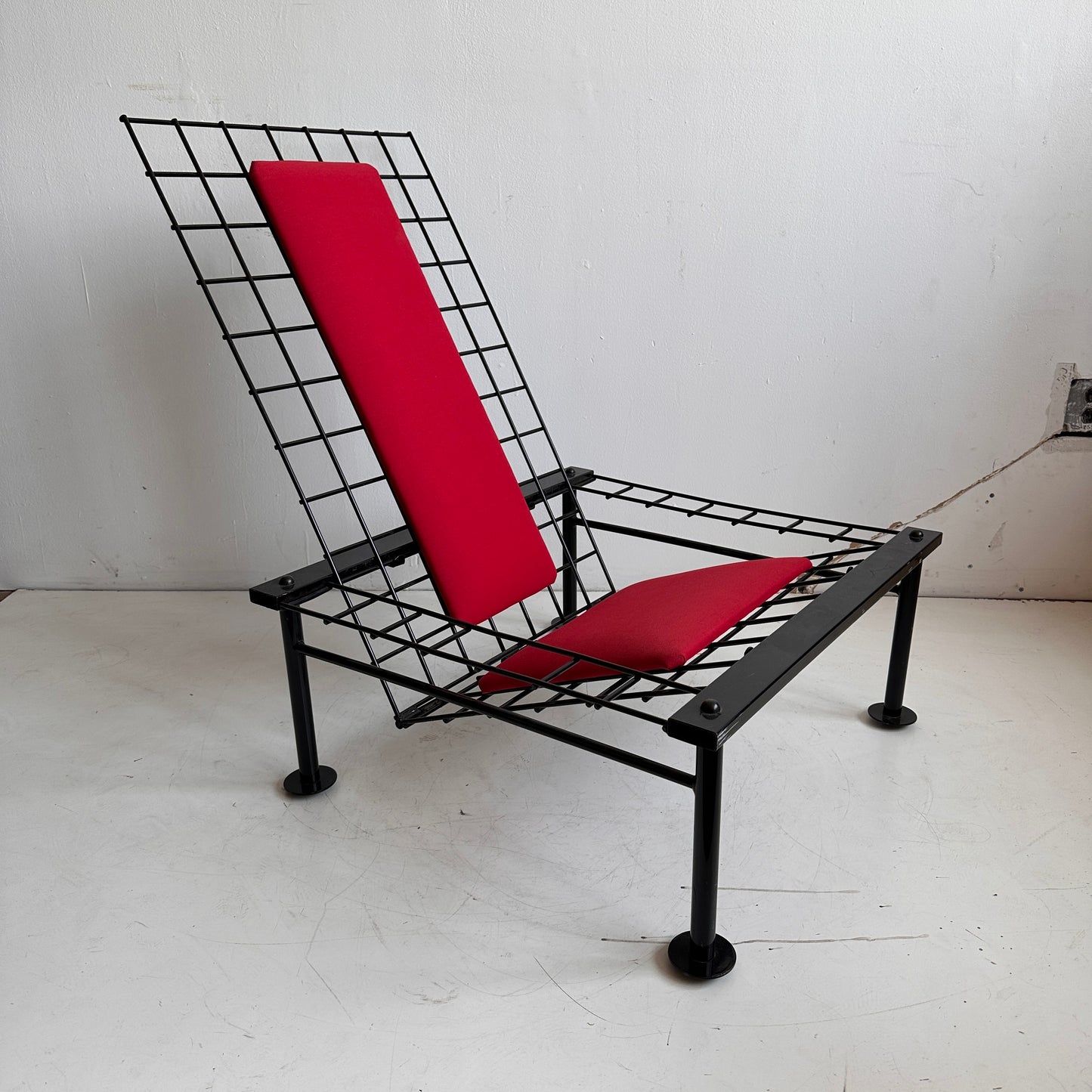 CH049 POSTMODERN GRID CHAIR WITH RED UPHOLSTERY