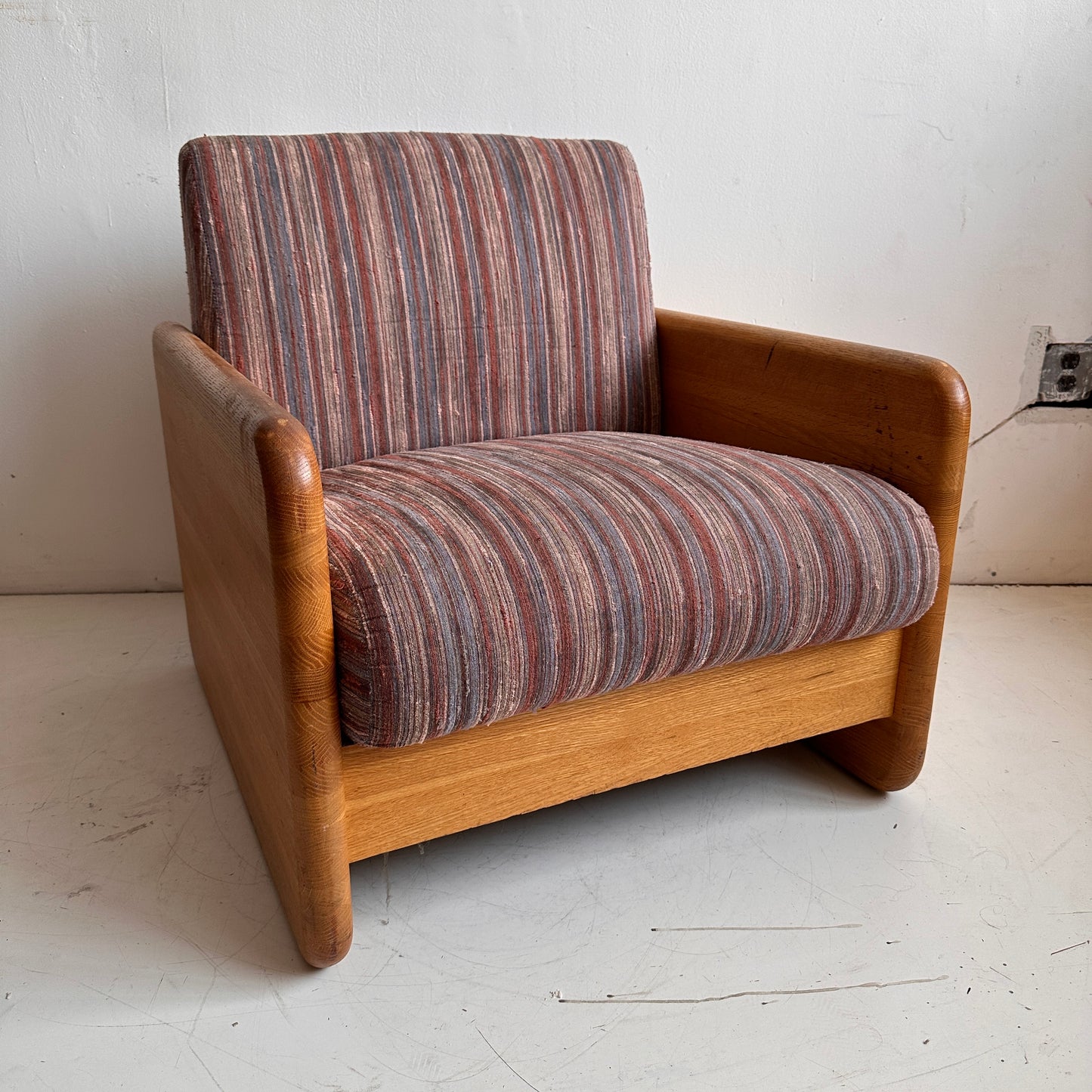 CH051 CHUNKY OAK CHAIR WITH STRIPED UPHOLSTERY