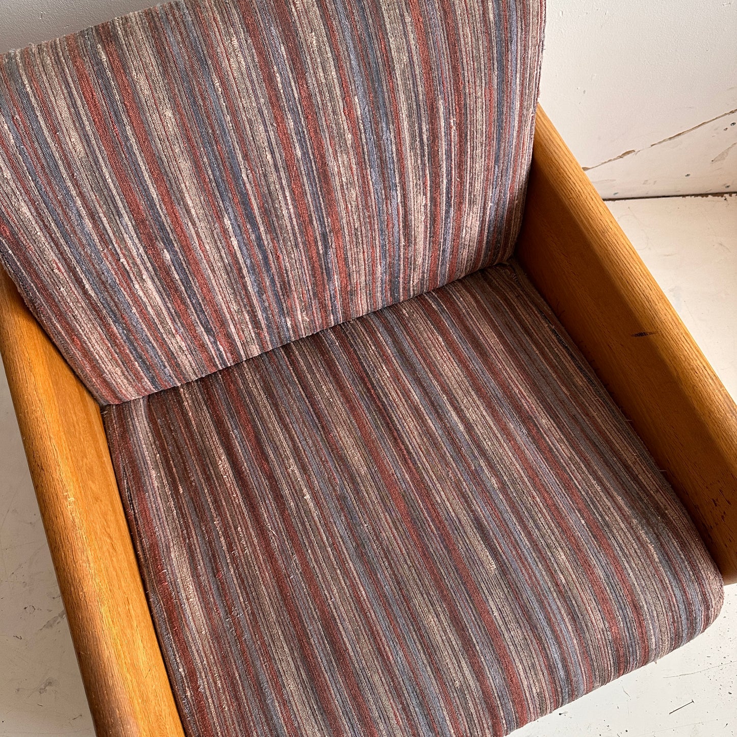 CH051 CHUNKY OAK CHAIR WITH STRIPED UPHOLSTERY