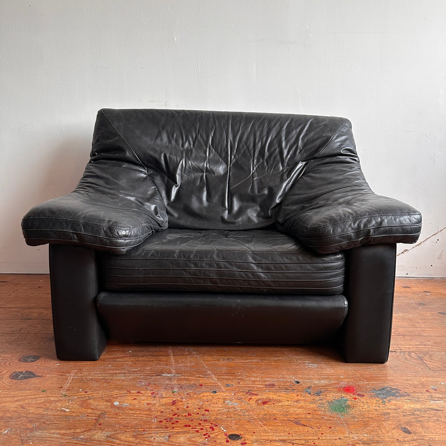 CH053 ITALIAN BLACK LEATHER ADJUSTABLE LOUNGE CHAIR WITH OTTOMAN