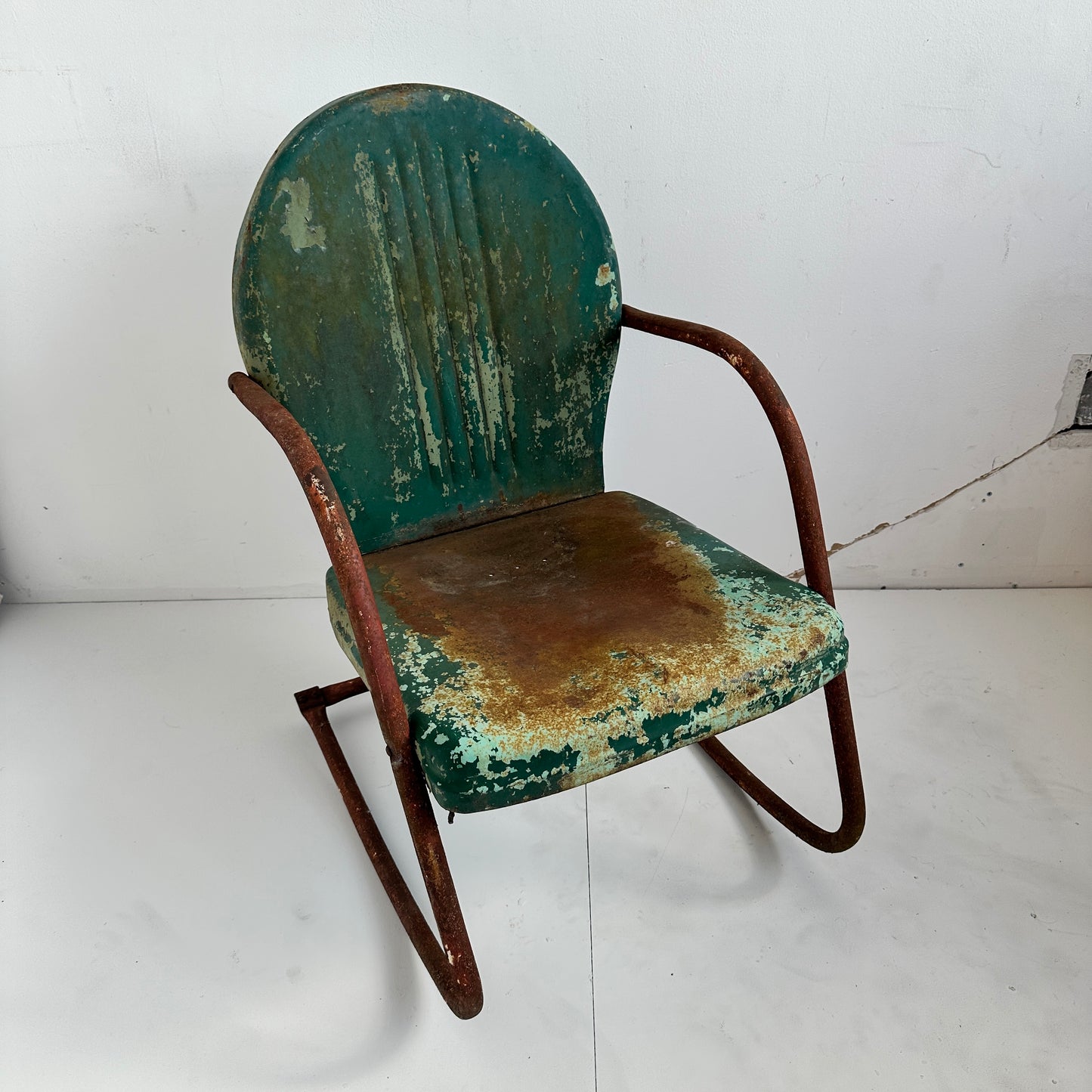 CH056 GREEN RUSTY METAL OUTDOOR ROCKING CHAIR