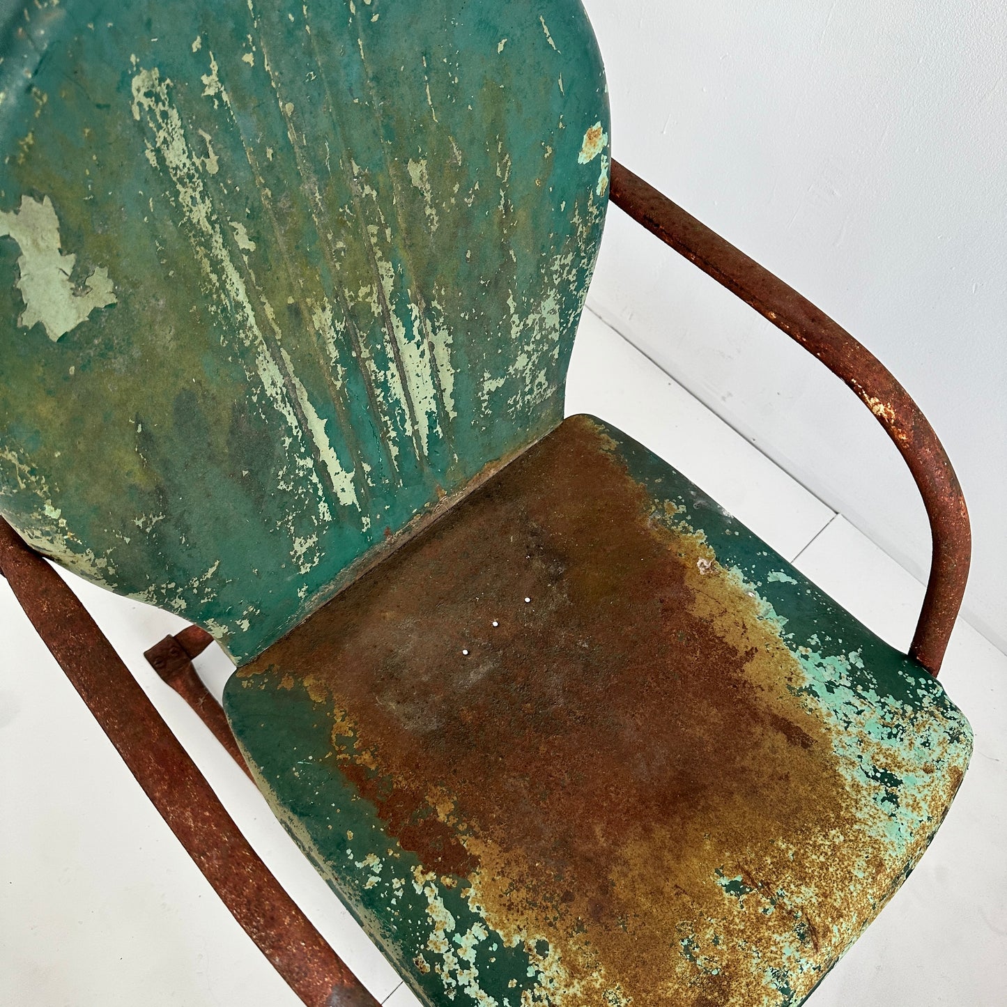 CH056 GREEN RUSTY METAL OUTDOOR ROCKING CHAIR