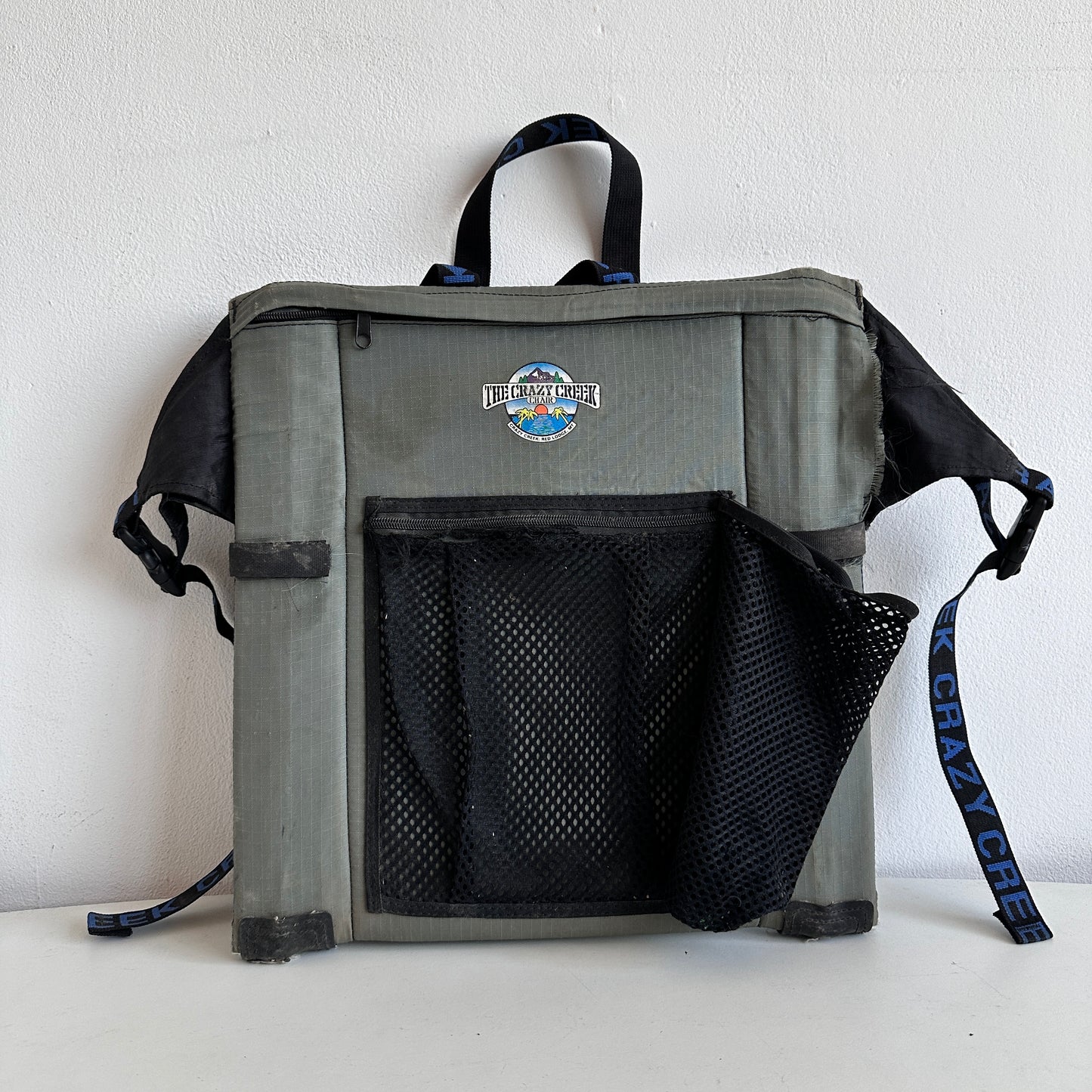 CH057 BLUE & GREY CRAZY CREEK CAMPING CHAIR
