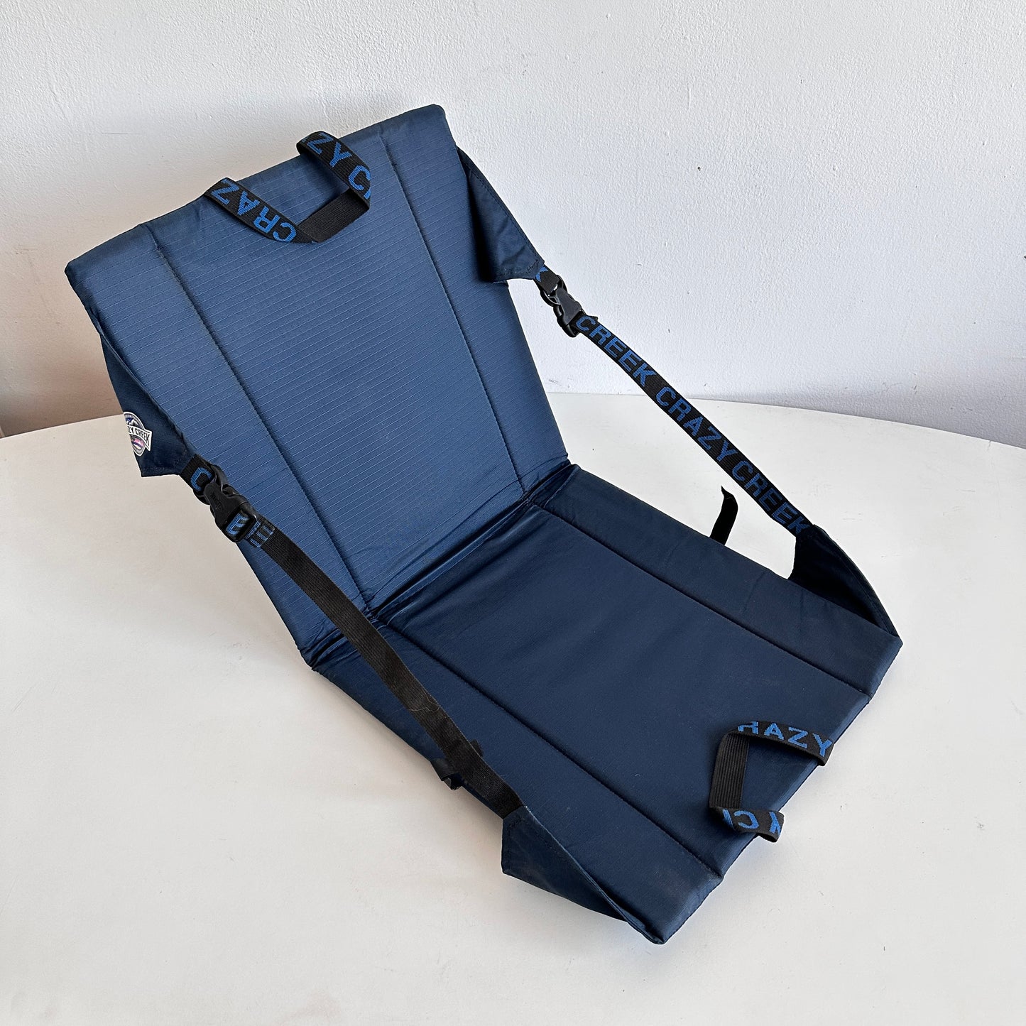 CH058 NAVY BLUE CRAZY CREEK CAMPING CHAIR