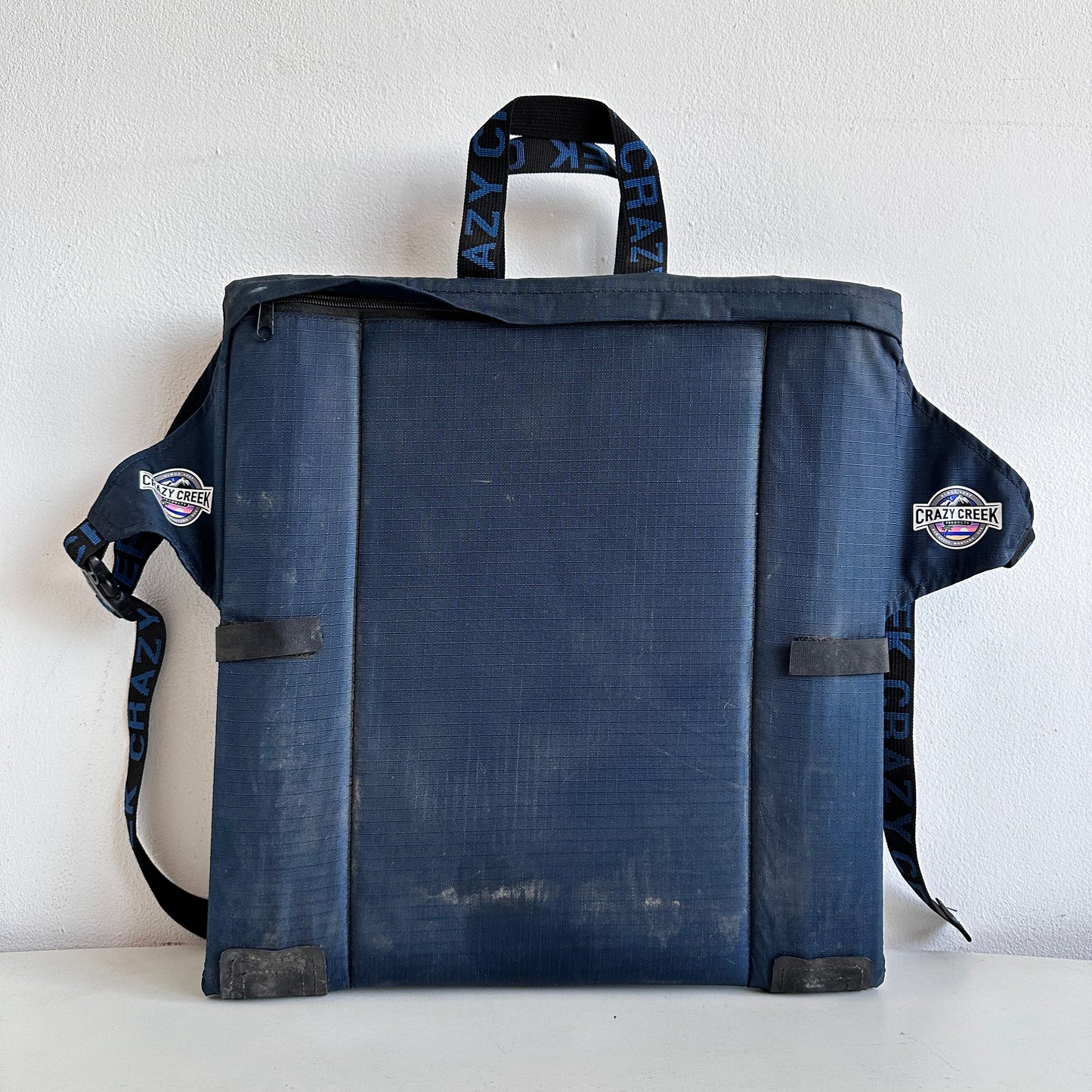 CH058 NAVY BLUE CRAZY CREEK CAMPING CHAIR