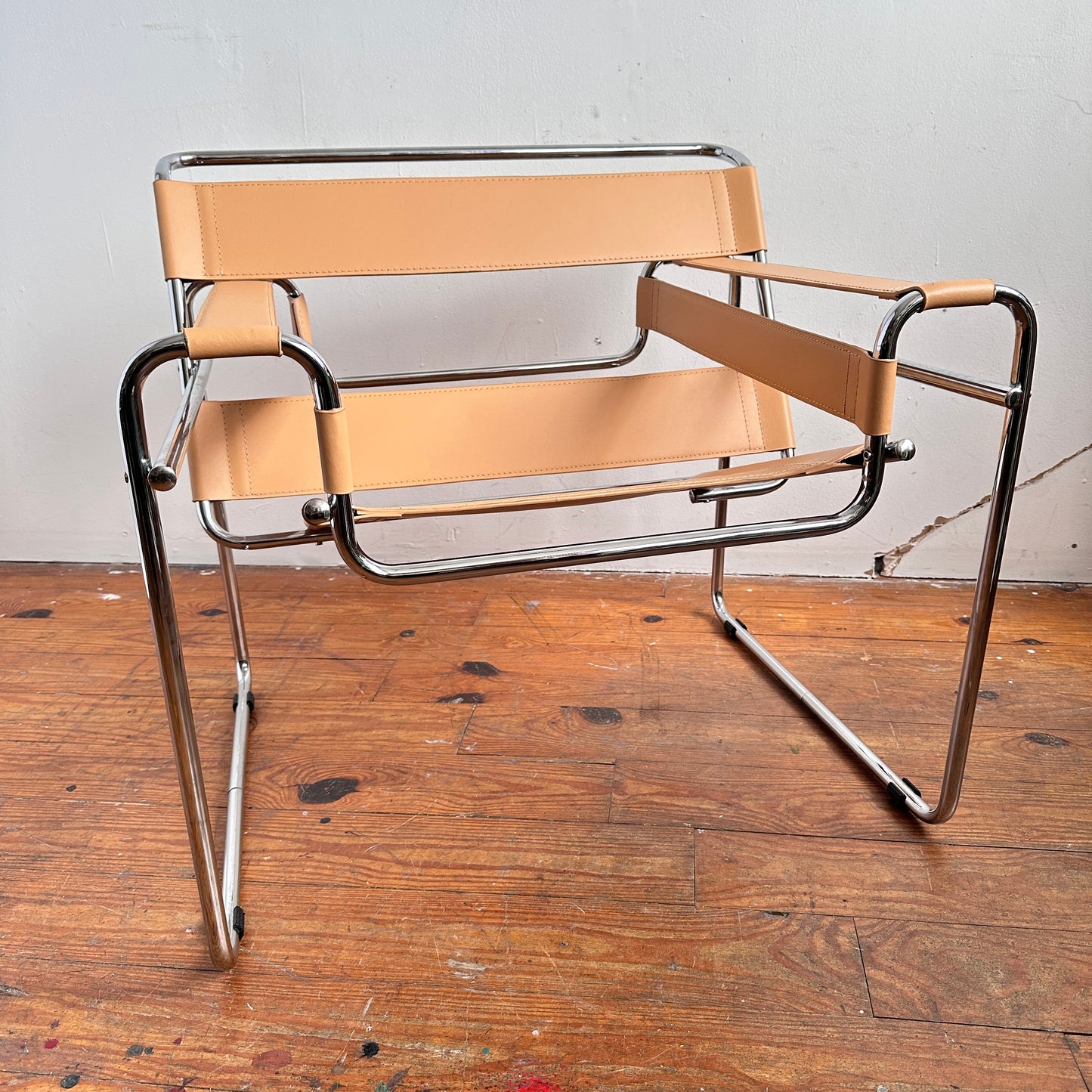 CH062 WASSILY CHAIR WITH TAN STRAPS