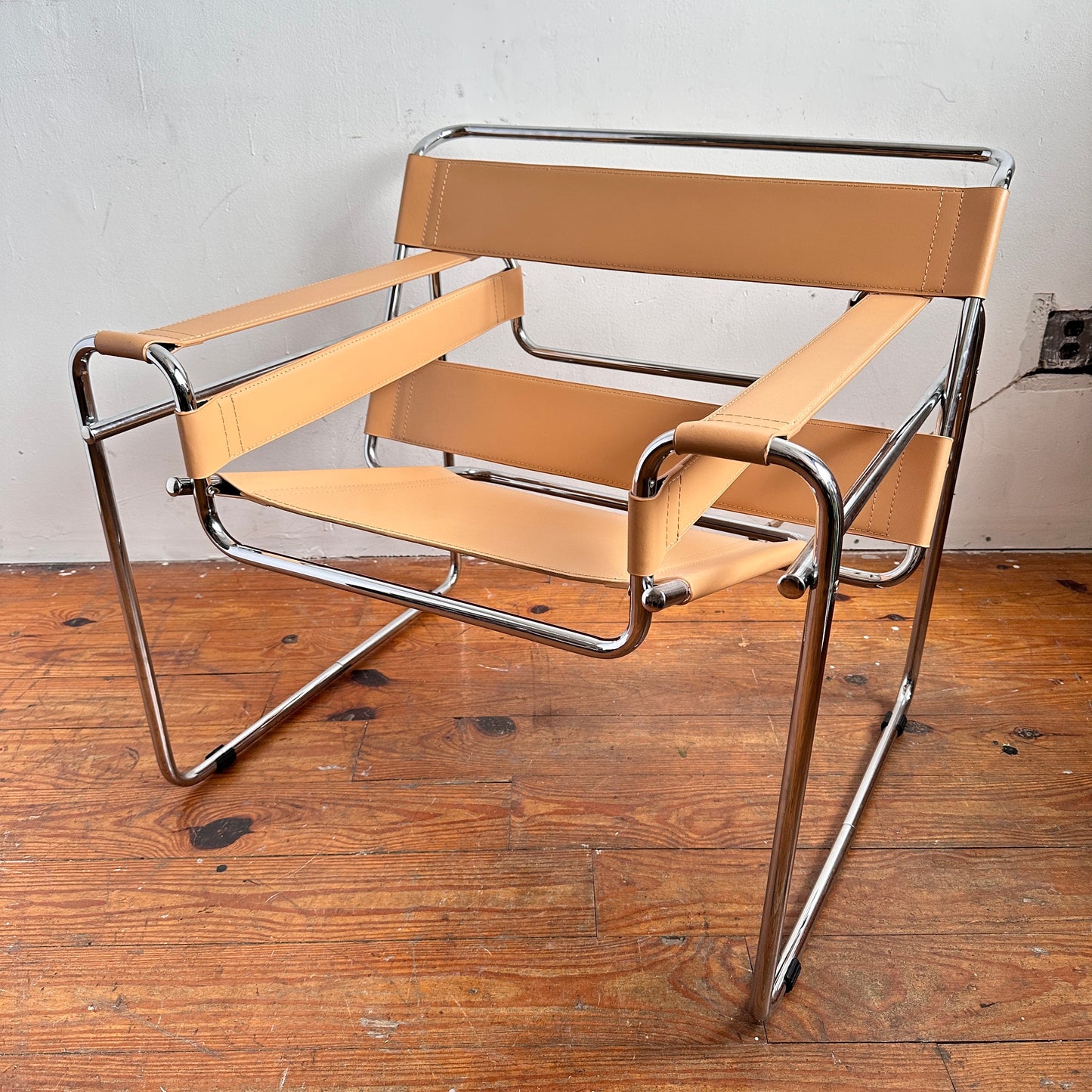 CH062 WASSILY CHAIR WITH TAN STRAPS
