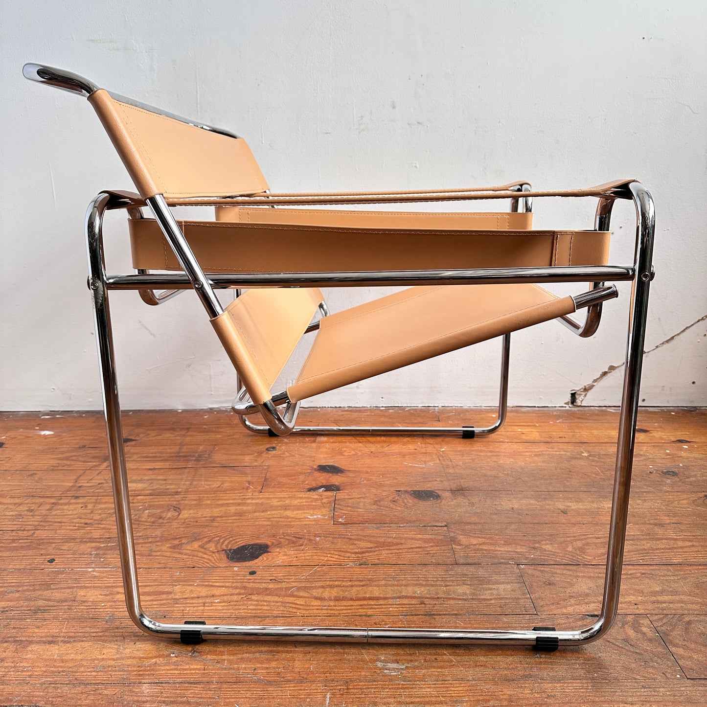 CH062 WASSILY CHAIR WITH TAN STRAPS