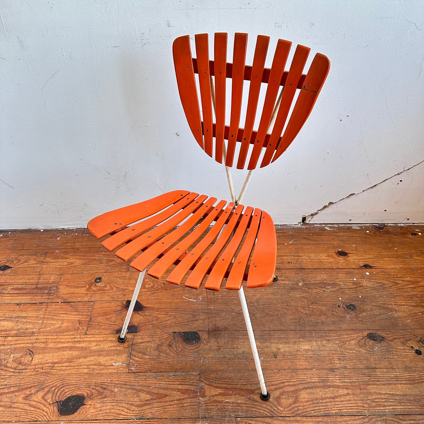 CH067 VINTAGE WHITE AND ORANGE UMANOFF CHAIR