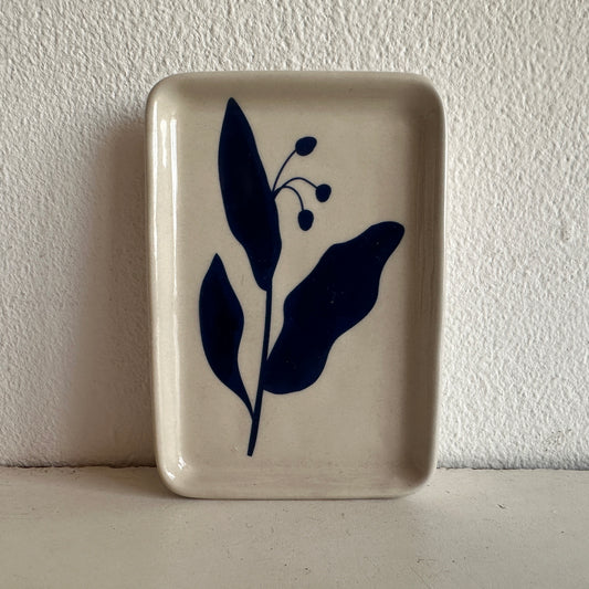 CT005 SMALL CERAMIC BLUE FLOWER CATCHALL