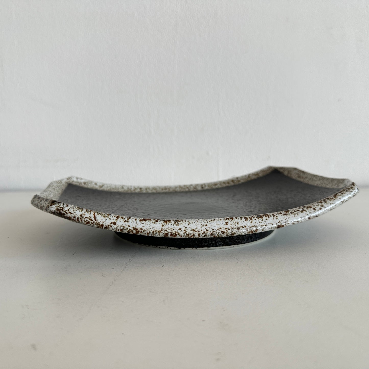 CT017 BLACK & WHITE SPECKLED TRAY