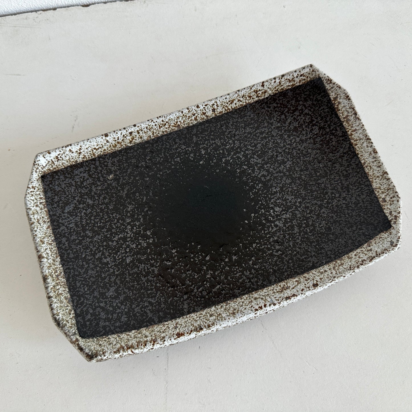 CT017 BLACK & WHITE SPECKLED TRAY