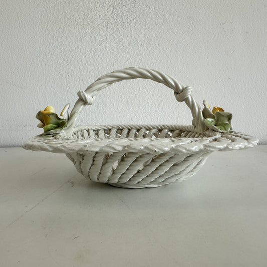 CT018 CERAMIC CERAMIC WICKER BASKET WITH YELLOW ROSE DETAILS