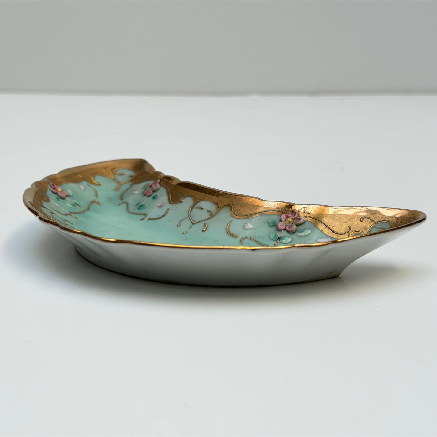 CT033 BABY BLUE AND GOLD CRESCENT BONE DISH