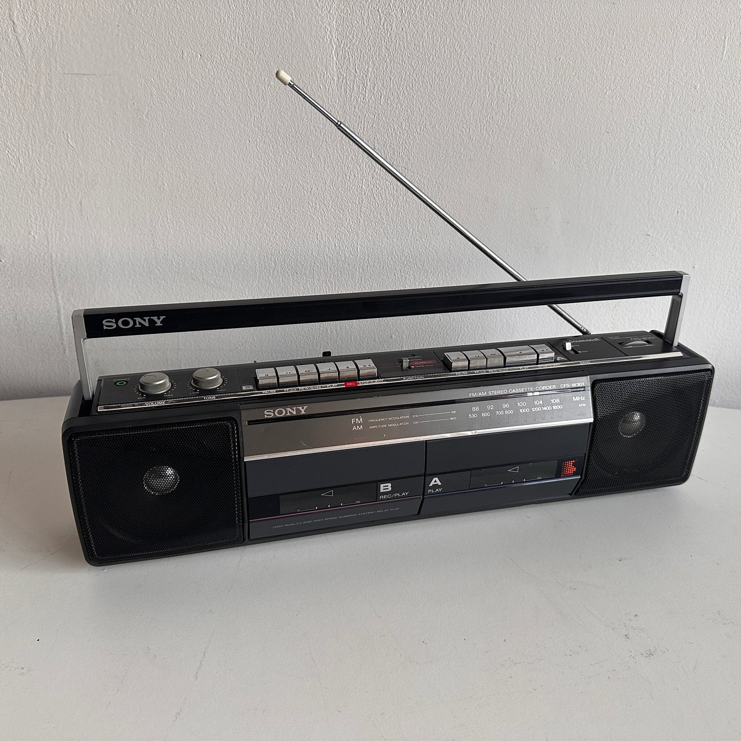 EL004 SONY DUAL CASSETTE PLAYER
