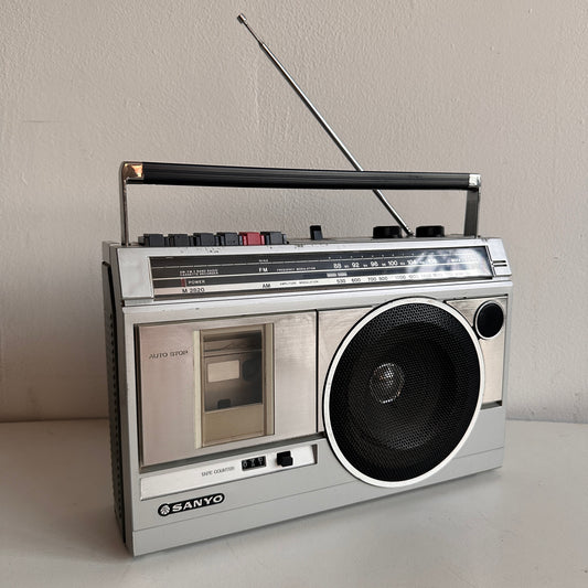 EL005 SANYO CASSETTE PLAYER
