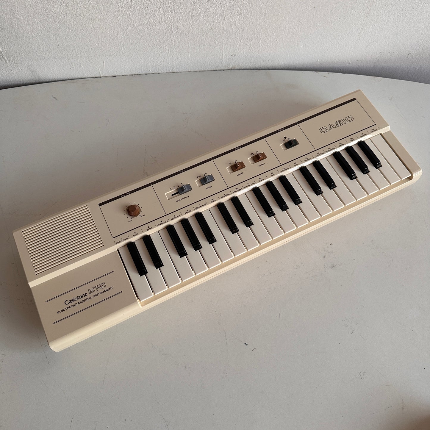 EL006 CASIO CREAM KEYBOARD
