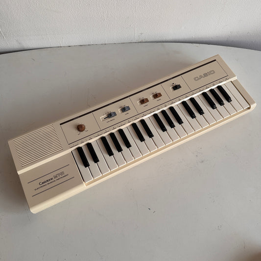 EL006 CASIO CREAM KEYBOARD
