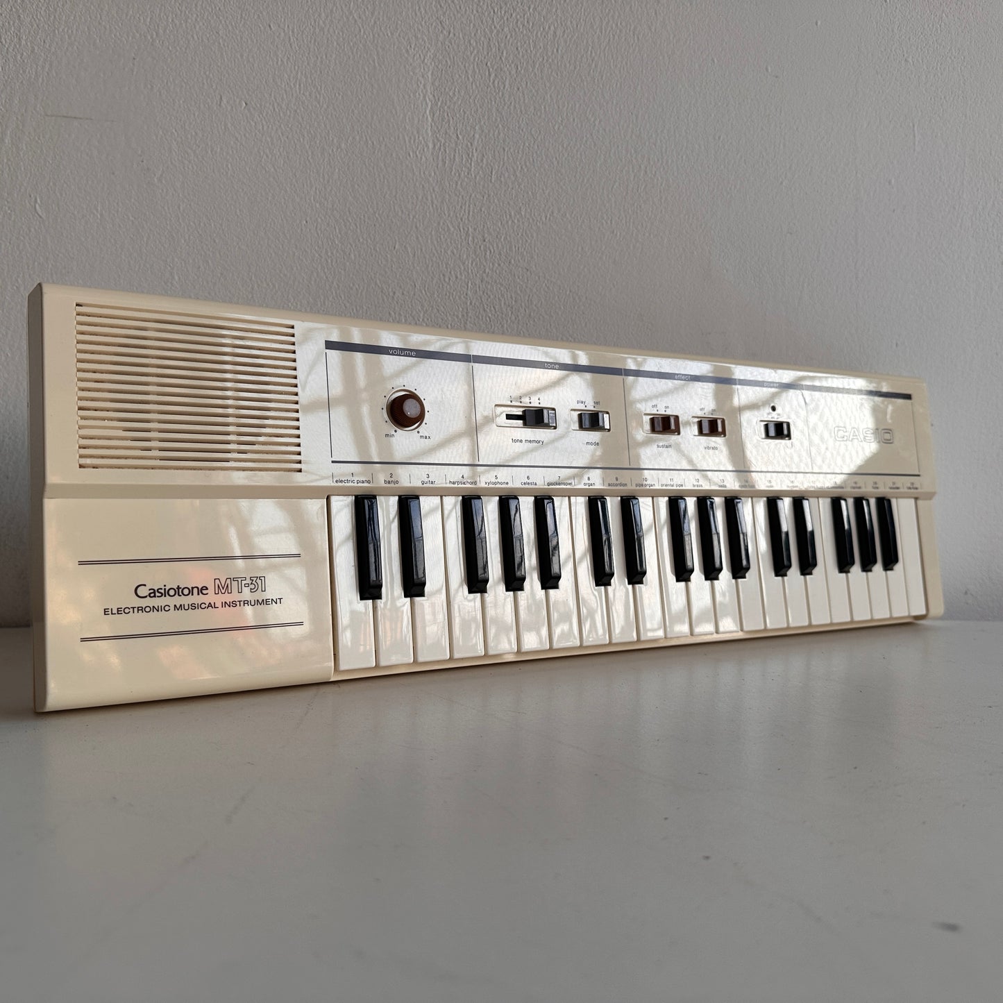 EL006 CASIO CREAM KEYBOARD