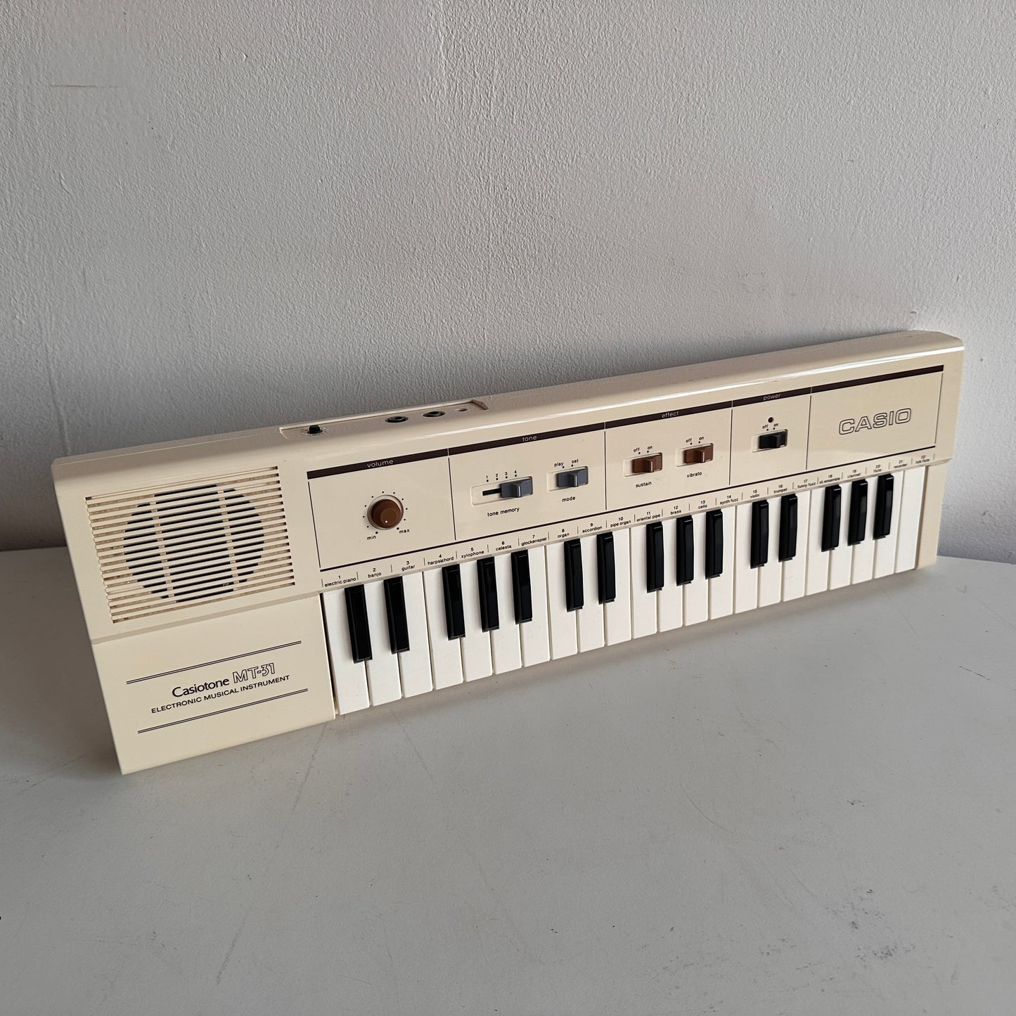 EL006 CASIO CREAM KEYBOARD
