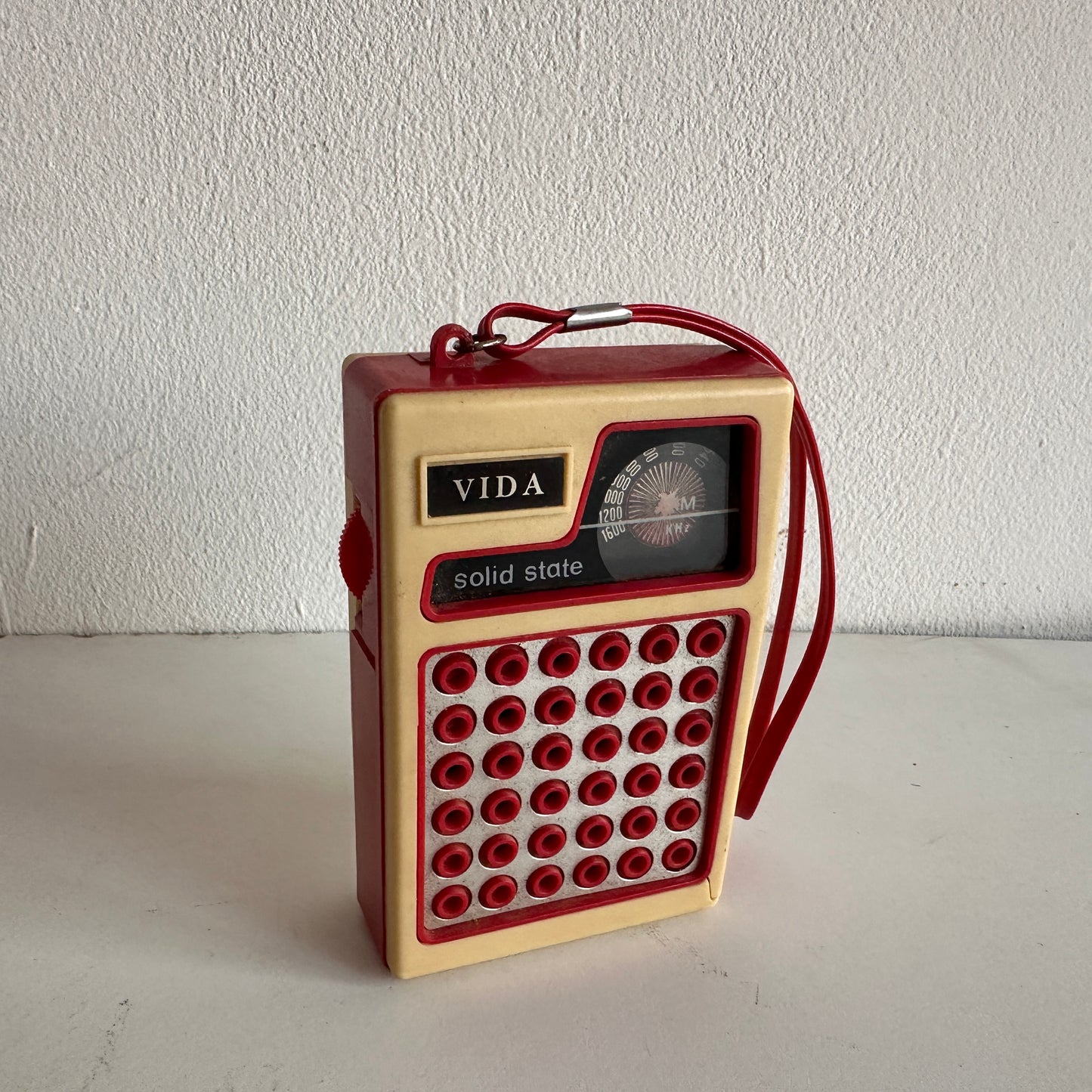 EL008 VIDA HANDHELD AM RADIO