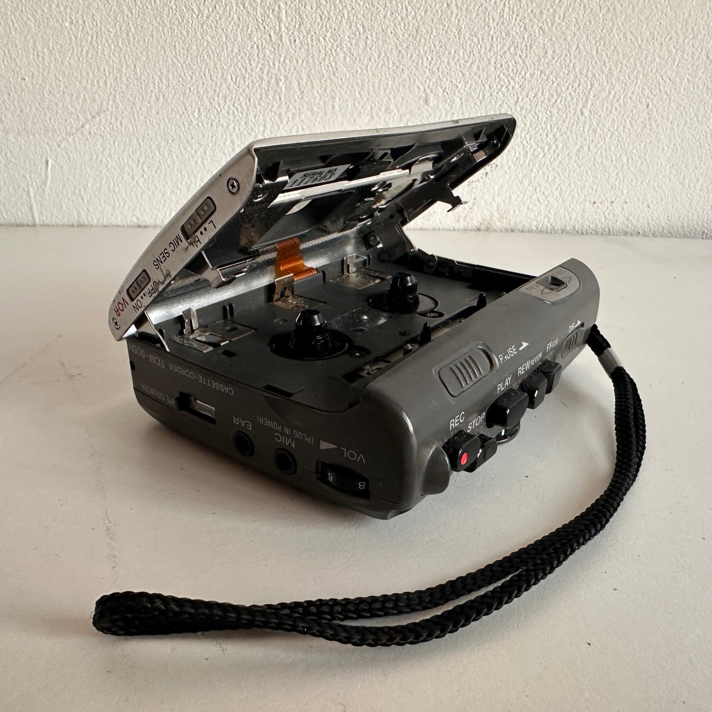 EL009 SONY WALKMAN CASSETTE PLAYER