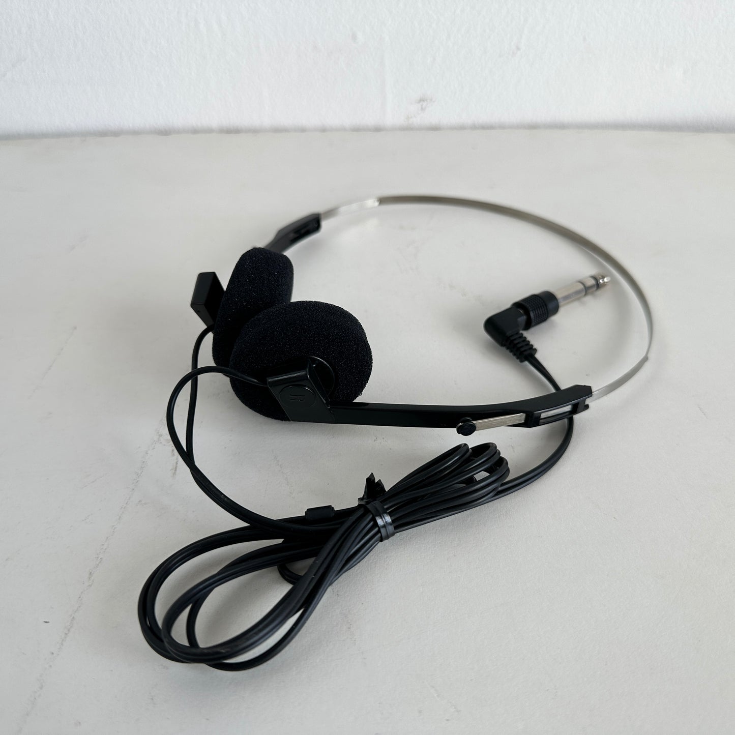 EL015 BLACK CORDED BASIC HEADPHONES