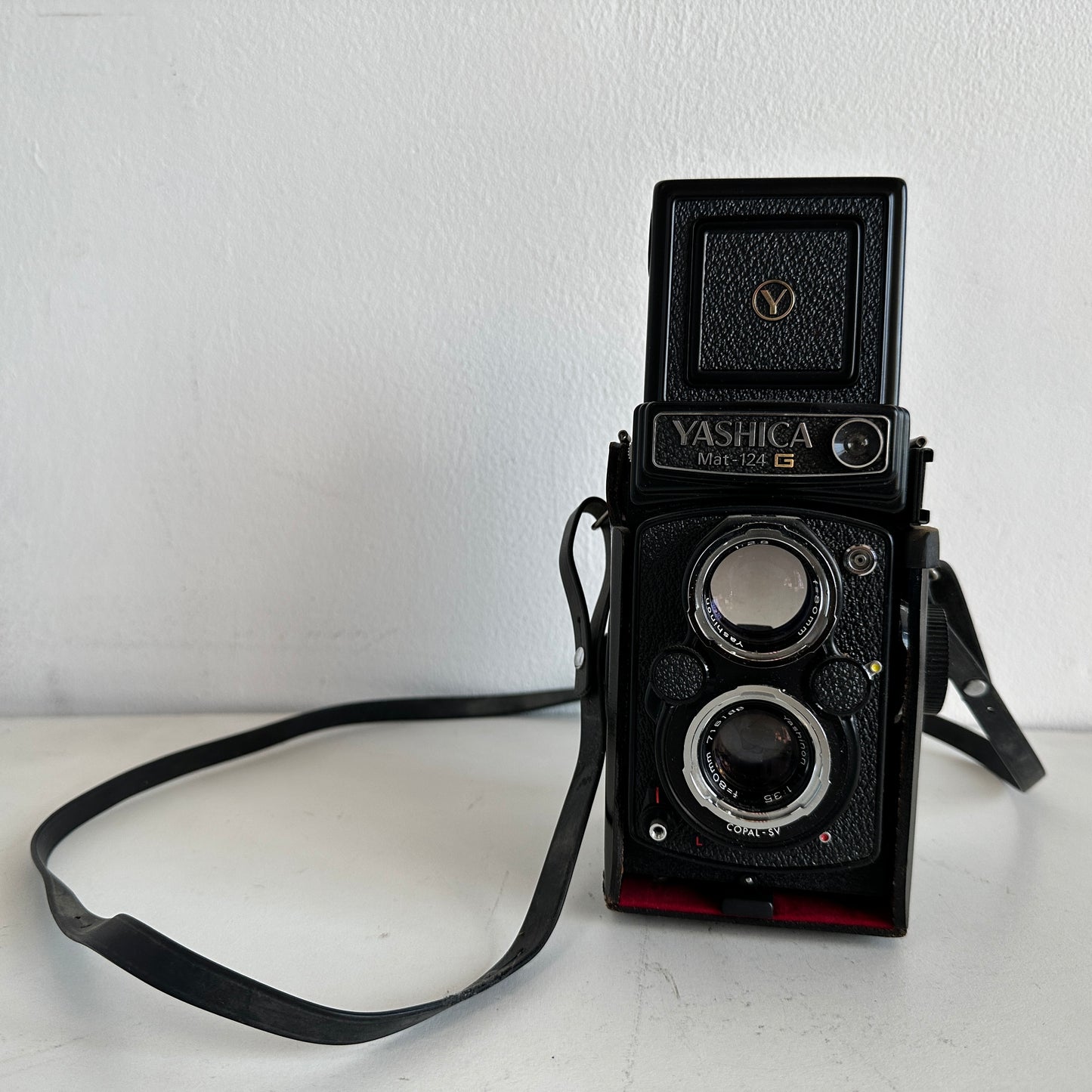 EL038 YASHICA MAT 124G MEDIUM FORMAT CAMERA