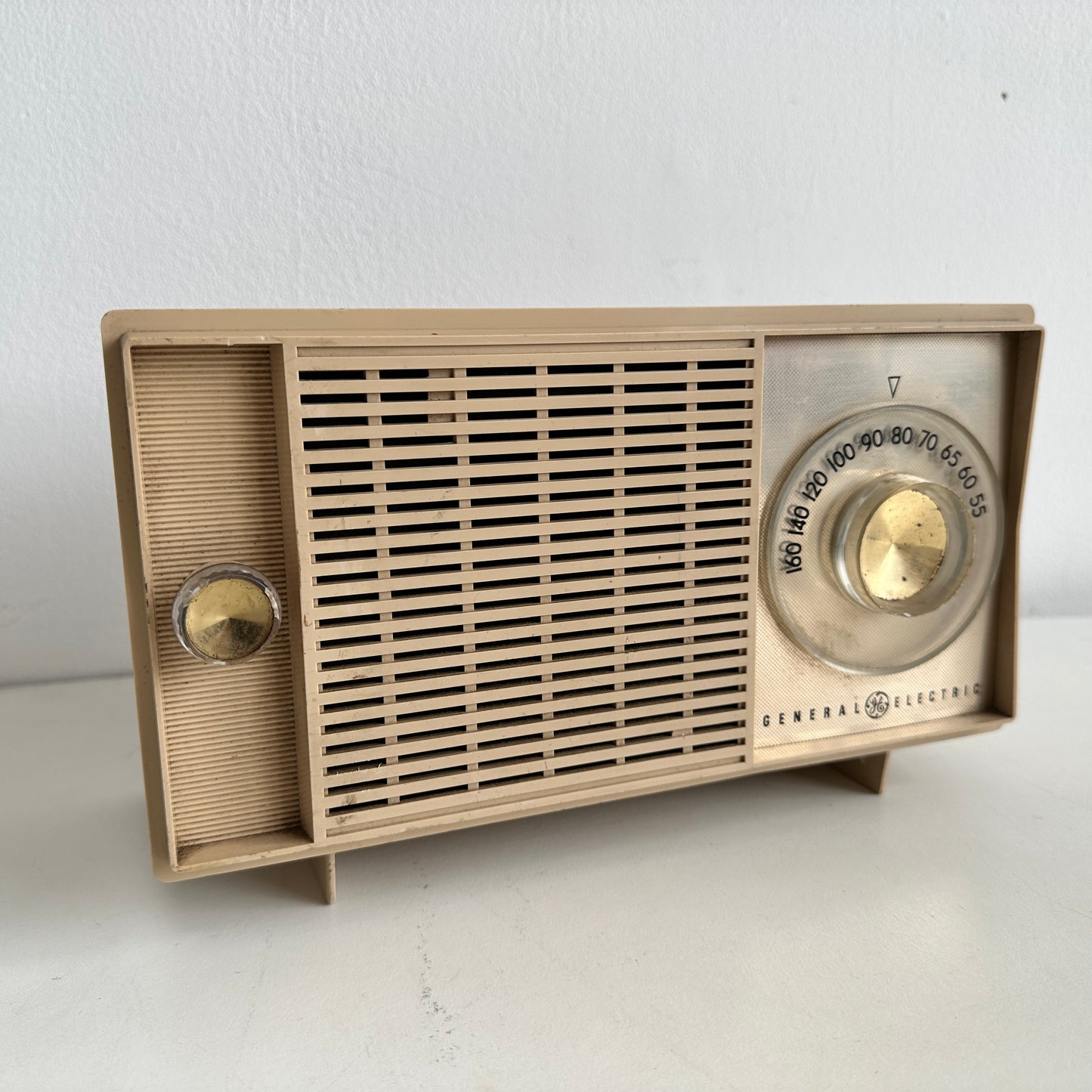 EL039 TAN GE RADIO