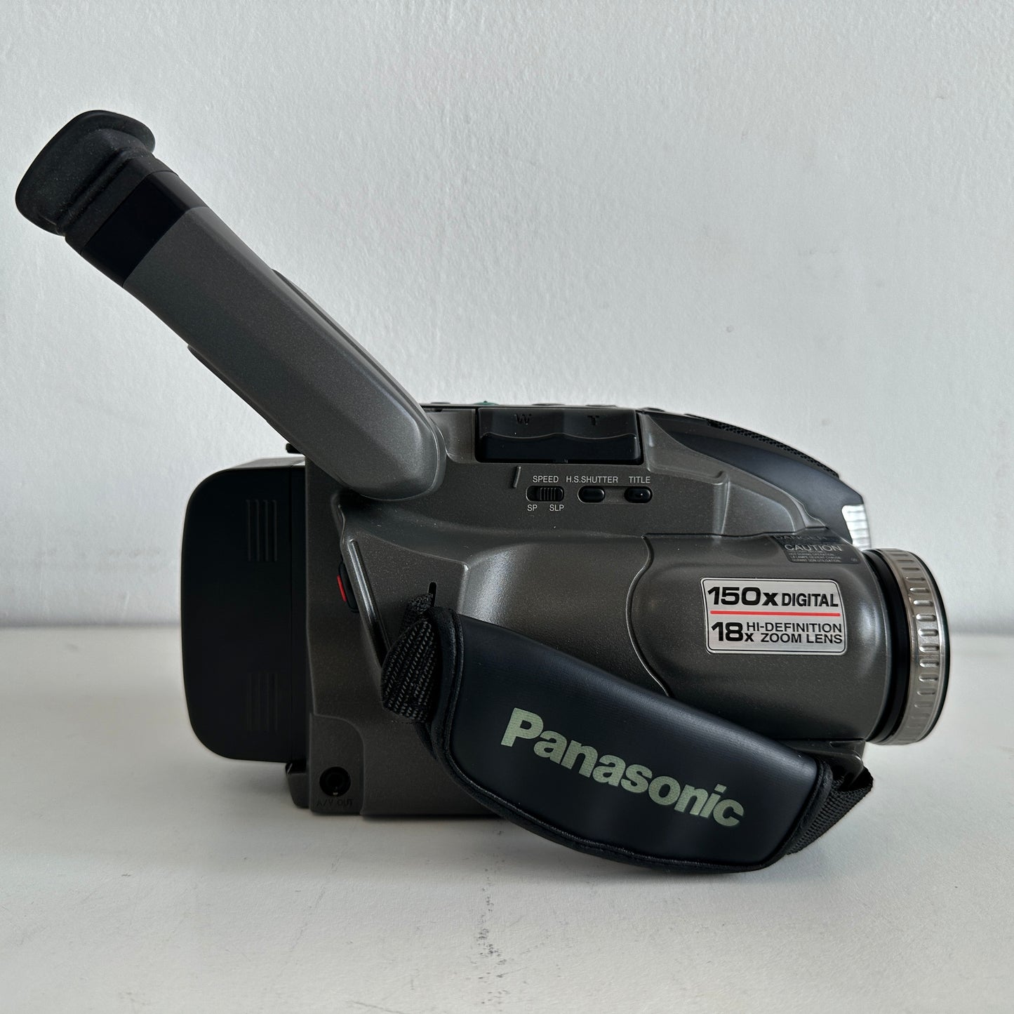 EL041 PANASONIC PALMCORDER VHSC VIDEO CAMERA