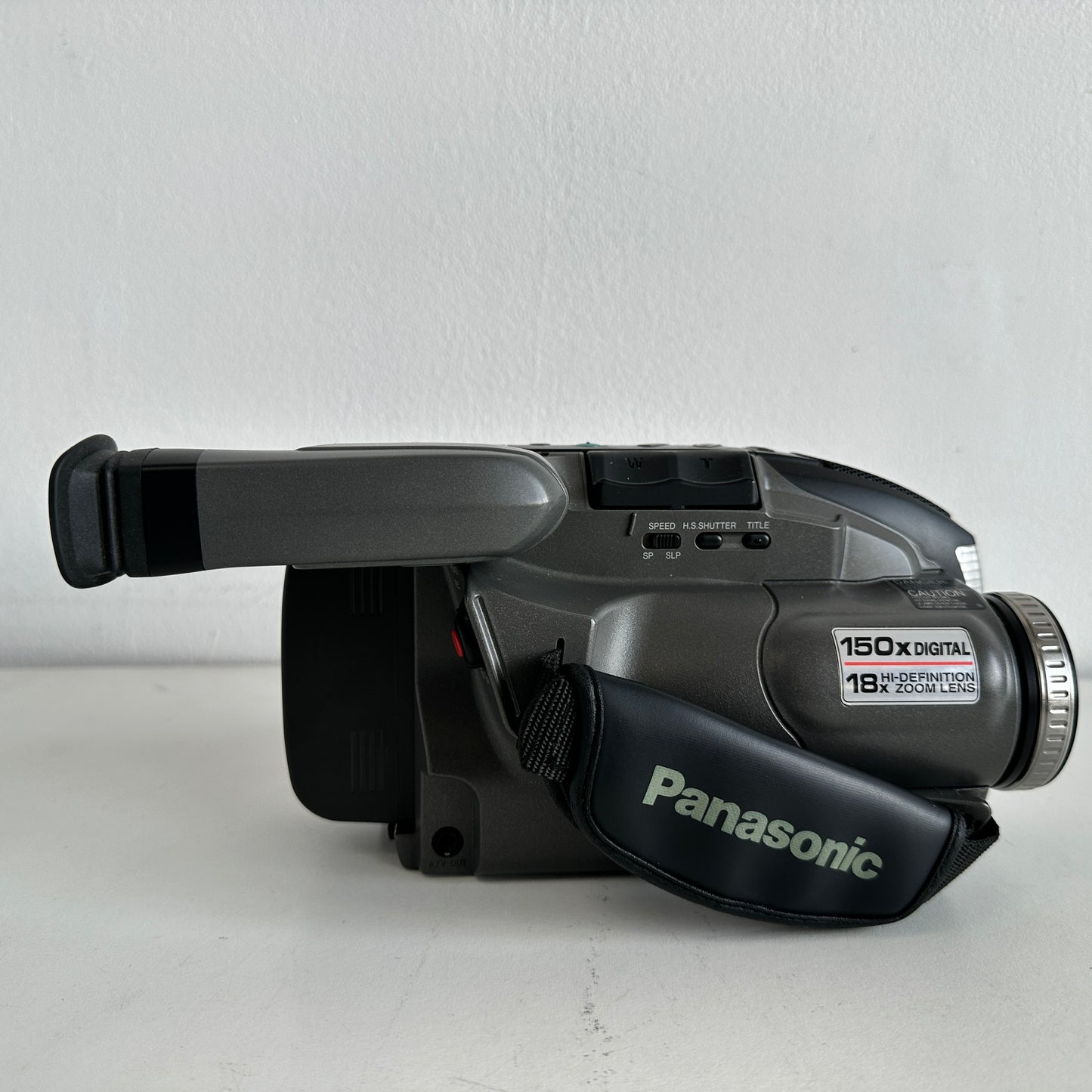 EL041 PANASONIC PALMCORDER VHSC VIDEO CAMERA