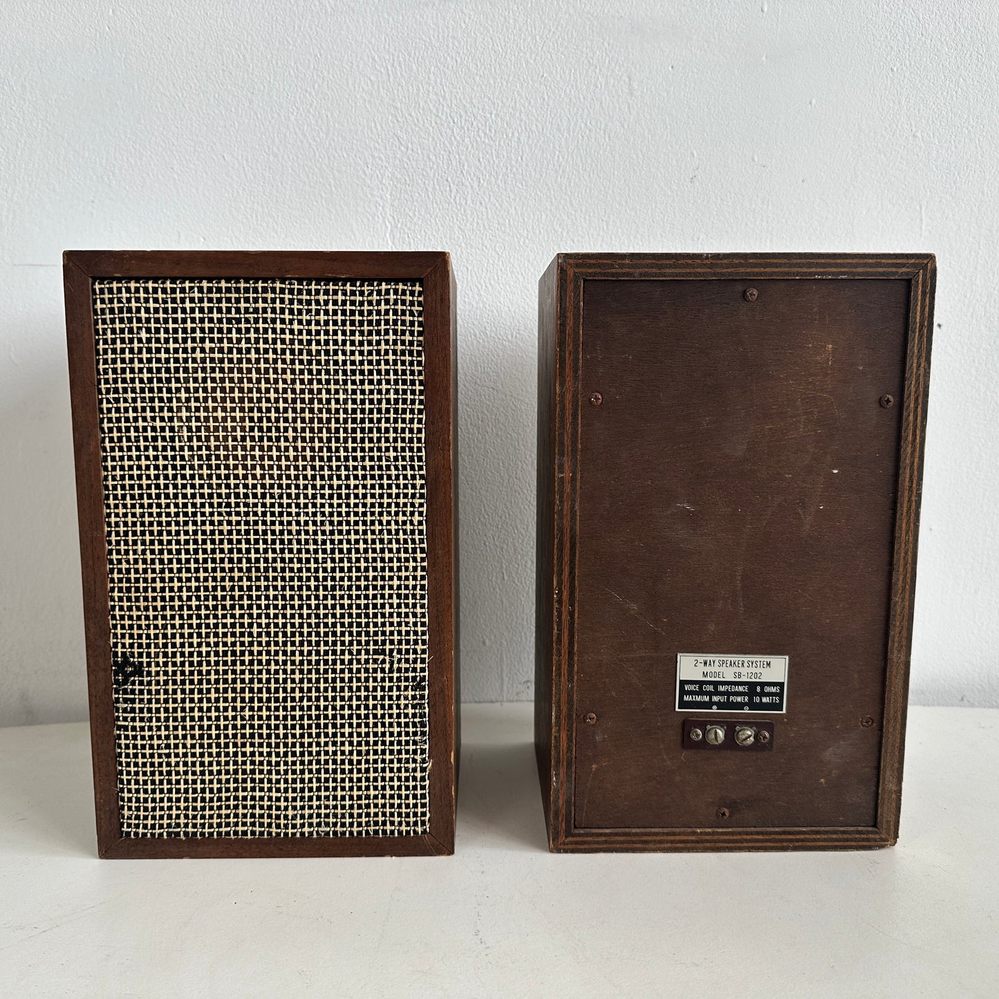 EL047 SET OF TWO WOOD BOOKSHELF SPEAKERS