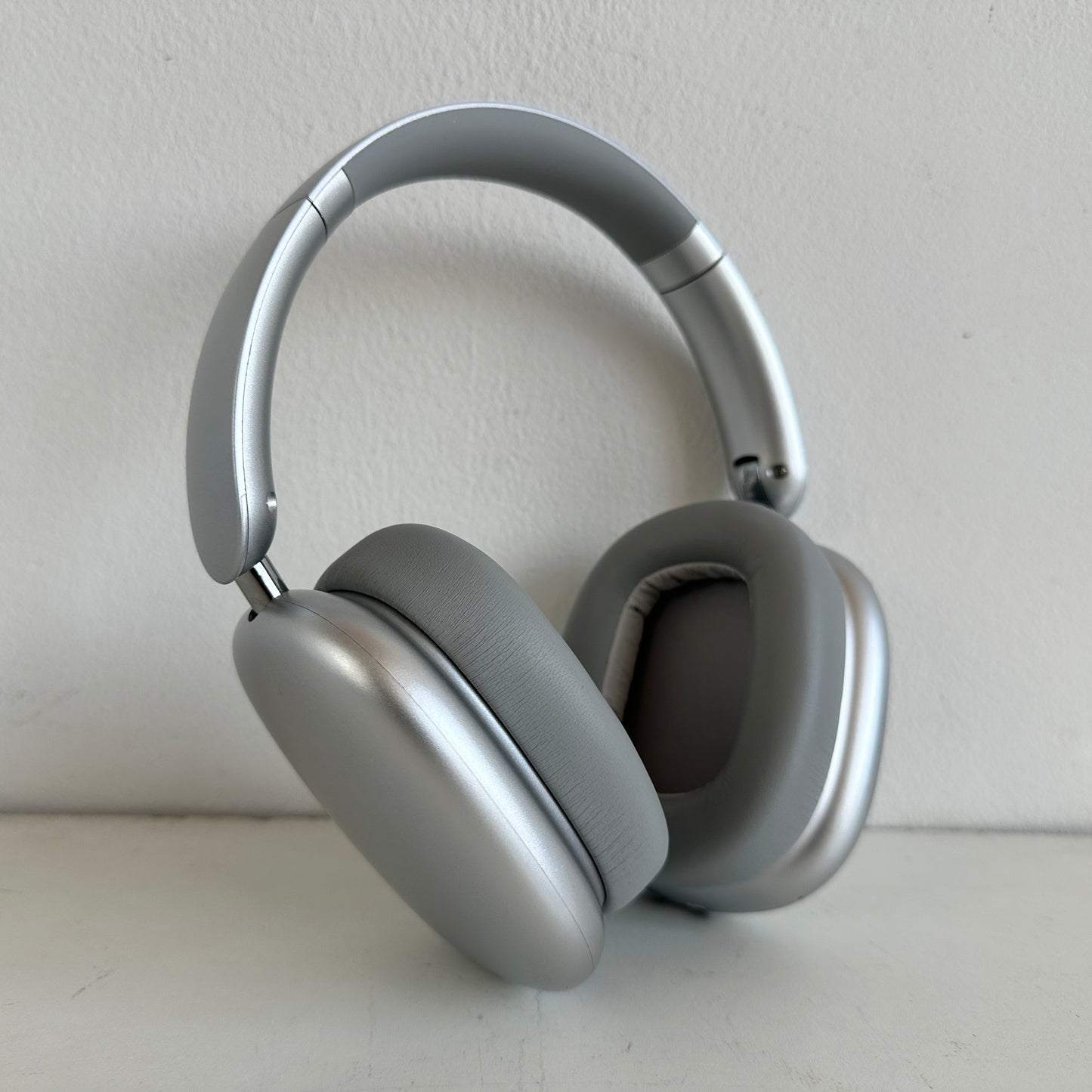 EL049 UNBRANDED SILVER HEADPHONES