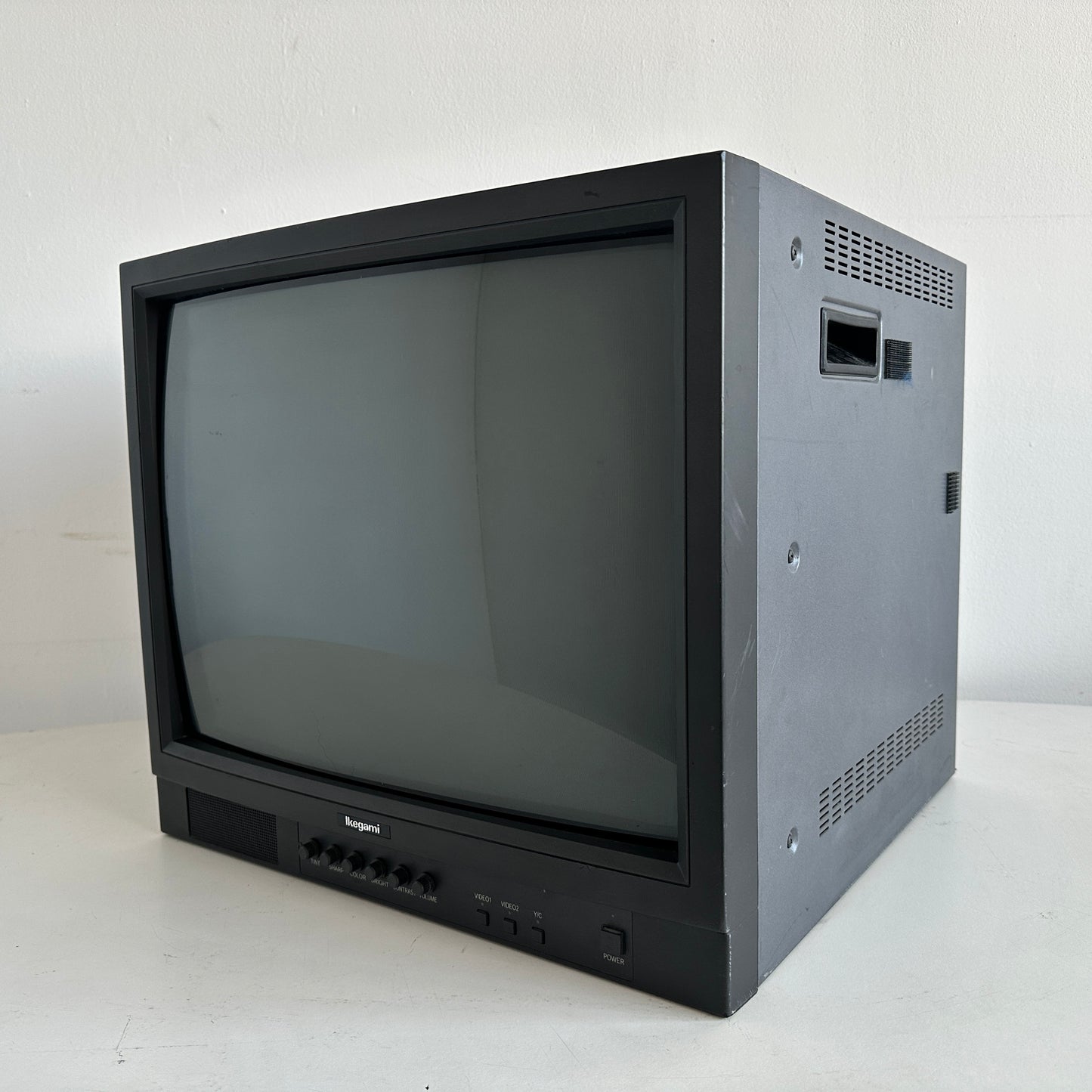 EL052 IKEGAMI LARGE CRT MONITOR