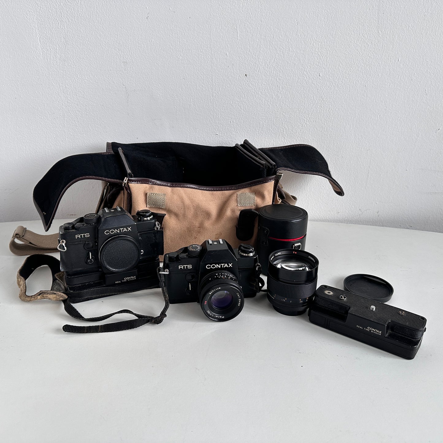 EL056 NIKON TAN CAMERA BAG