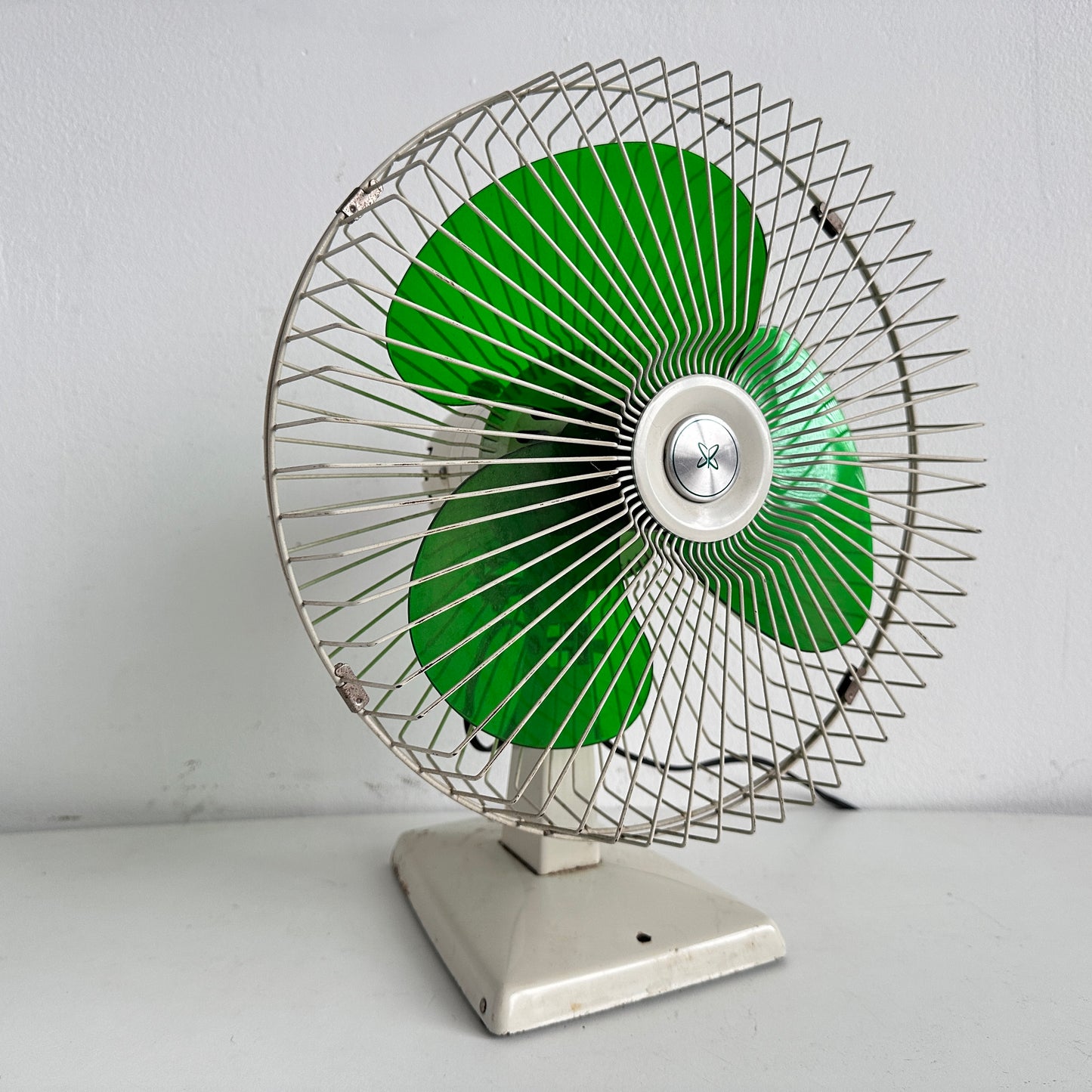 EL058 VINTAGE GREEN FAN