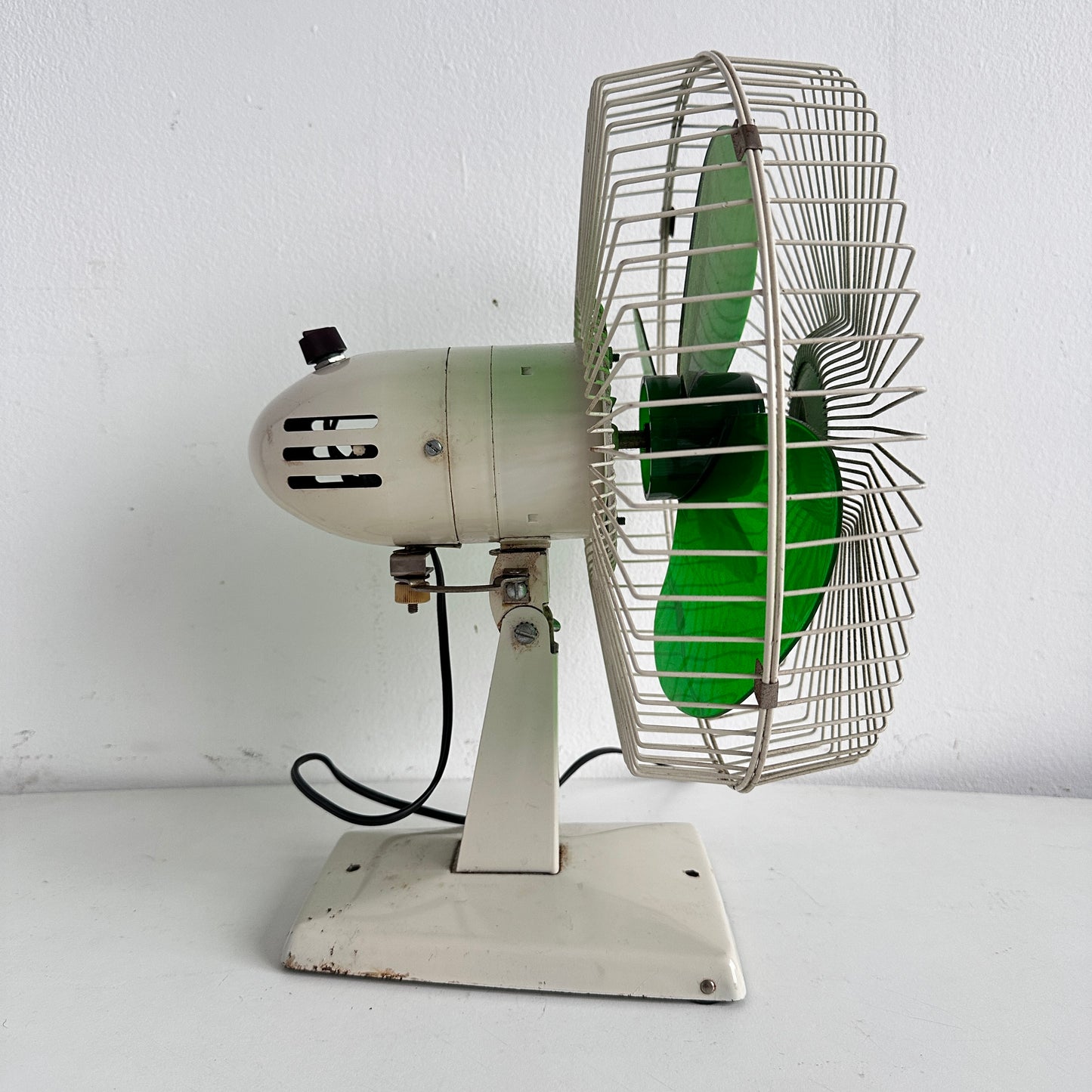 EL058 VINTAGE GREEN FAN