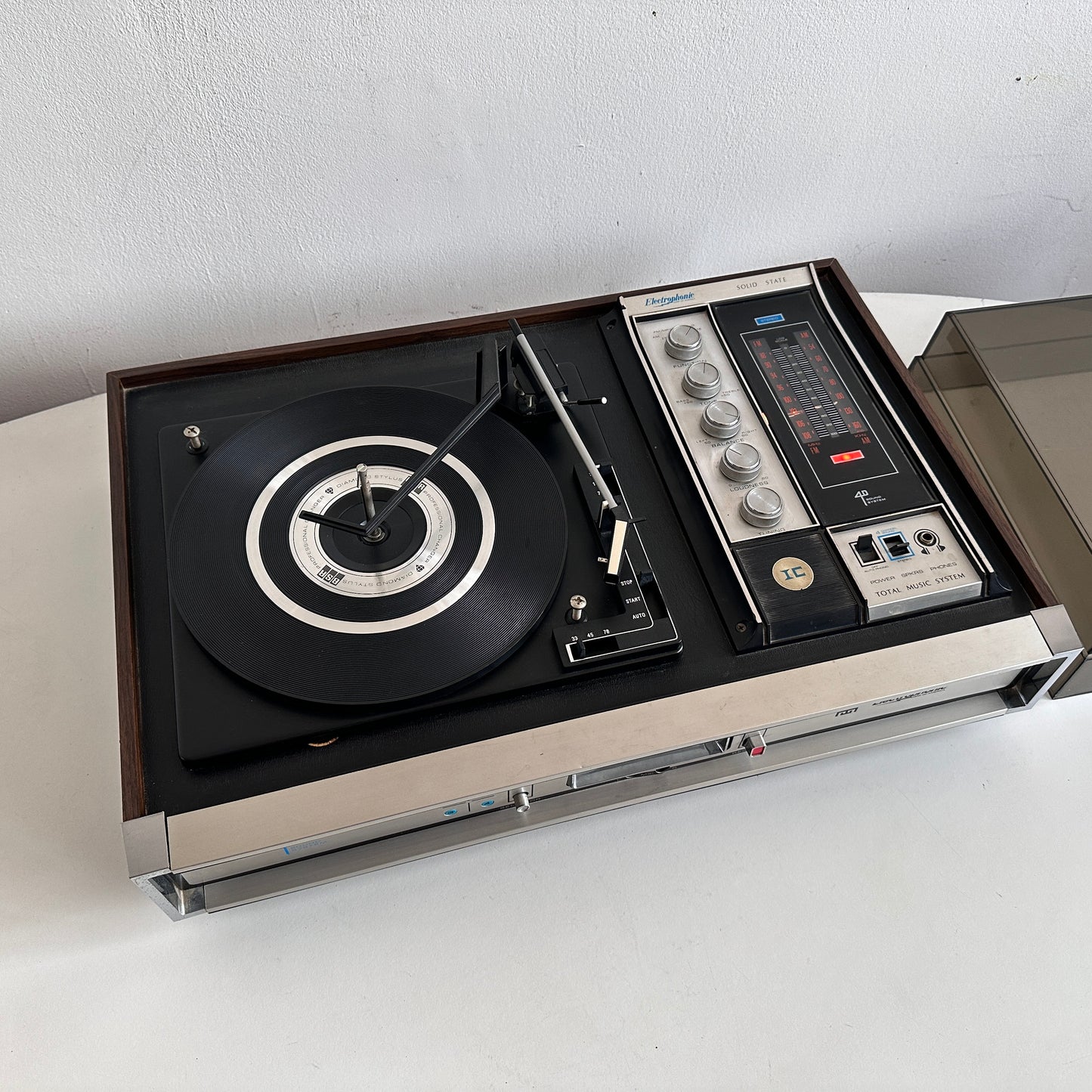 EL062 ELECTROPHONIC RECORD AND 8-TRACK PLAYER