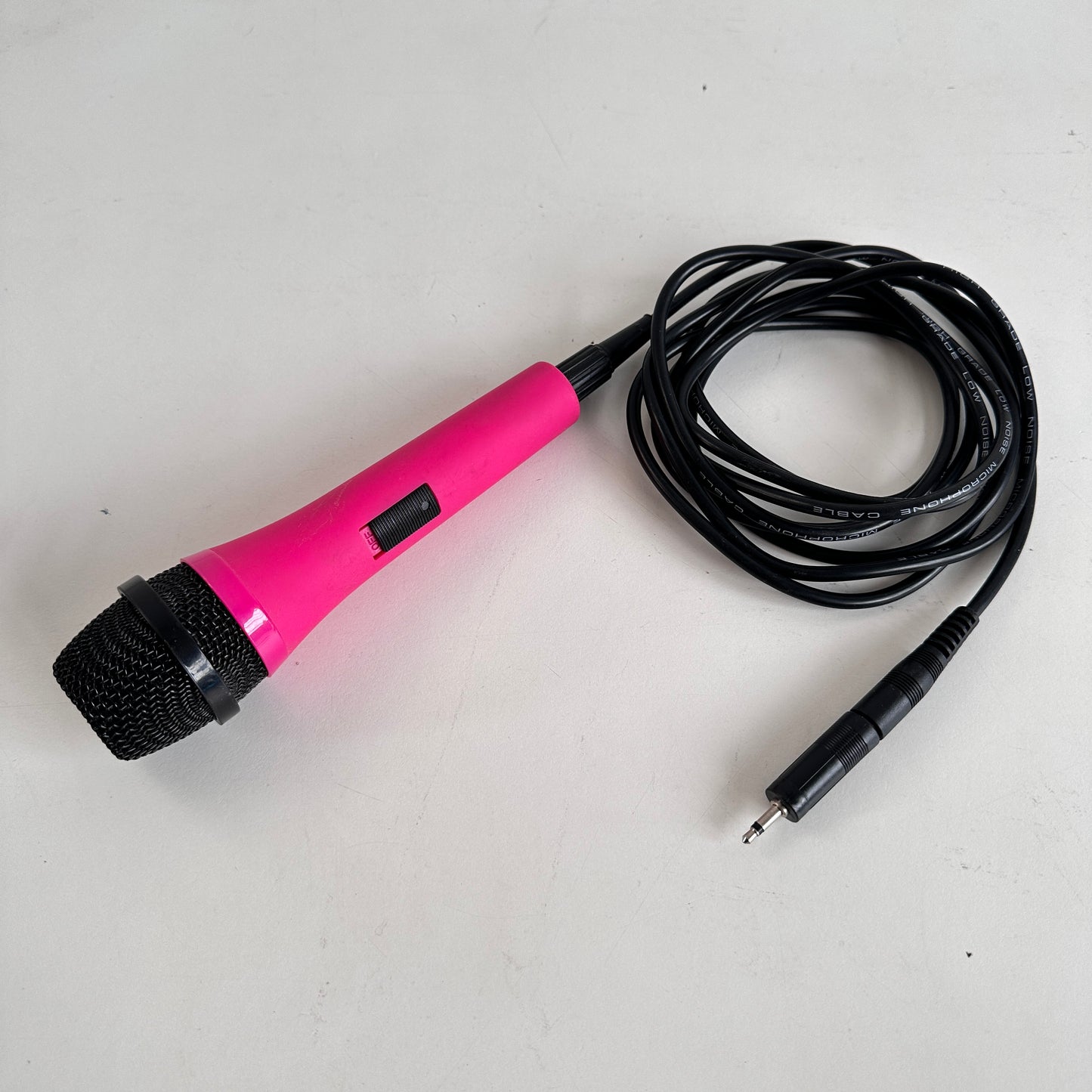 EL064 HOT PINK MICROPHONE