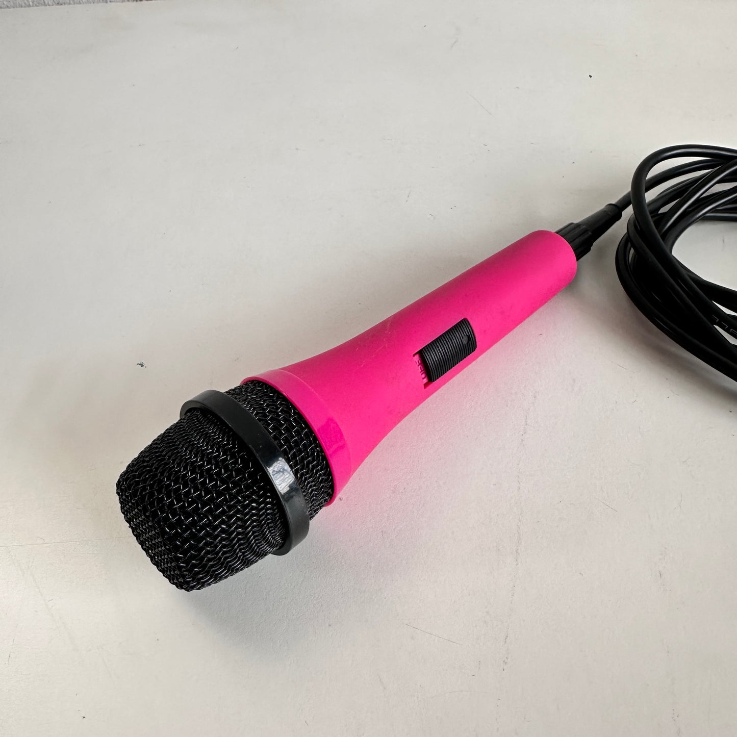EL064 HOT PINK MICROPHONE