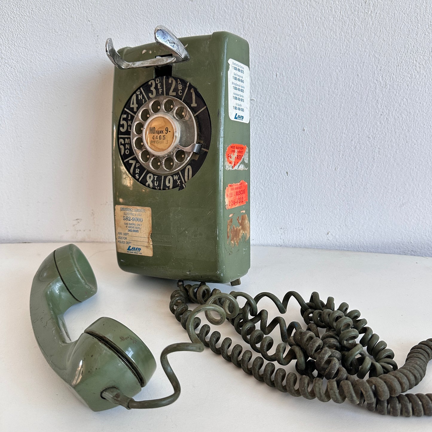 EL067 HEAVILY DISTRESSED GREEN WALL MOUNTED PHONE