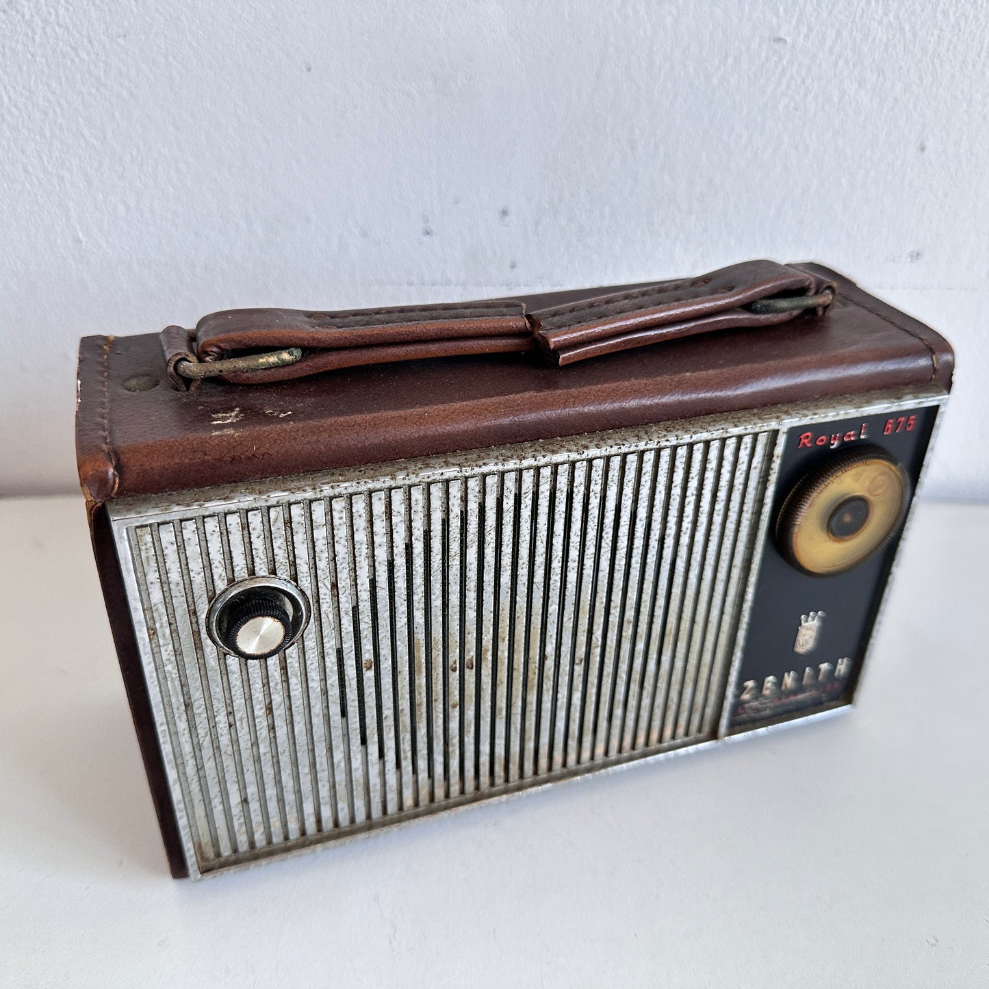 EL072 ZENITH ROYAL 675 PORTABLE TRANSISTER RADIO